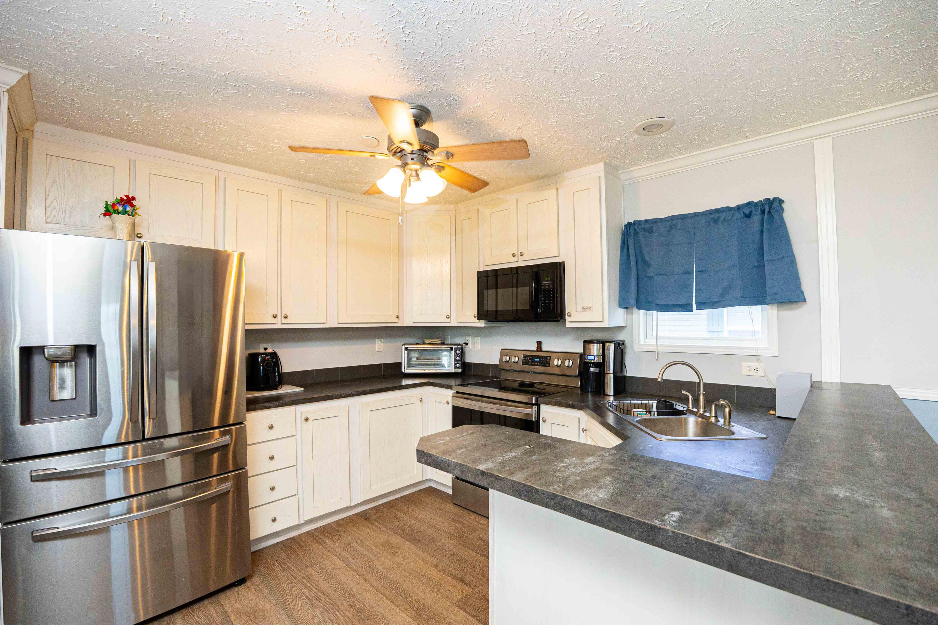 234 Peacock Street Property Photo 6