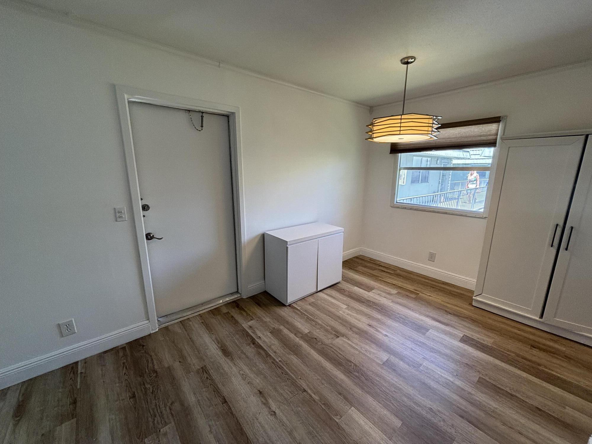 652 Flanders N Property Photo 6