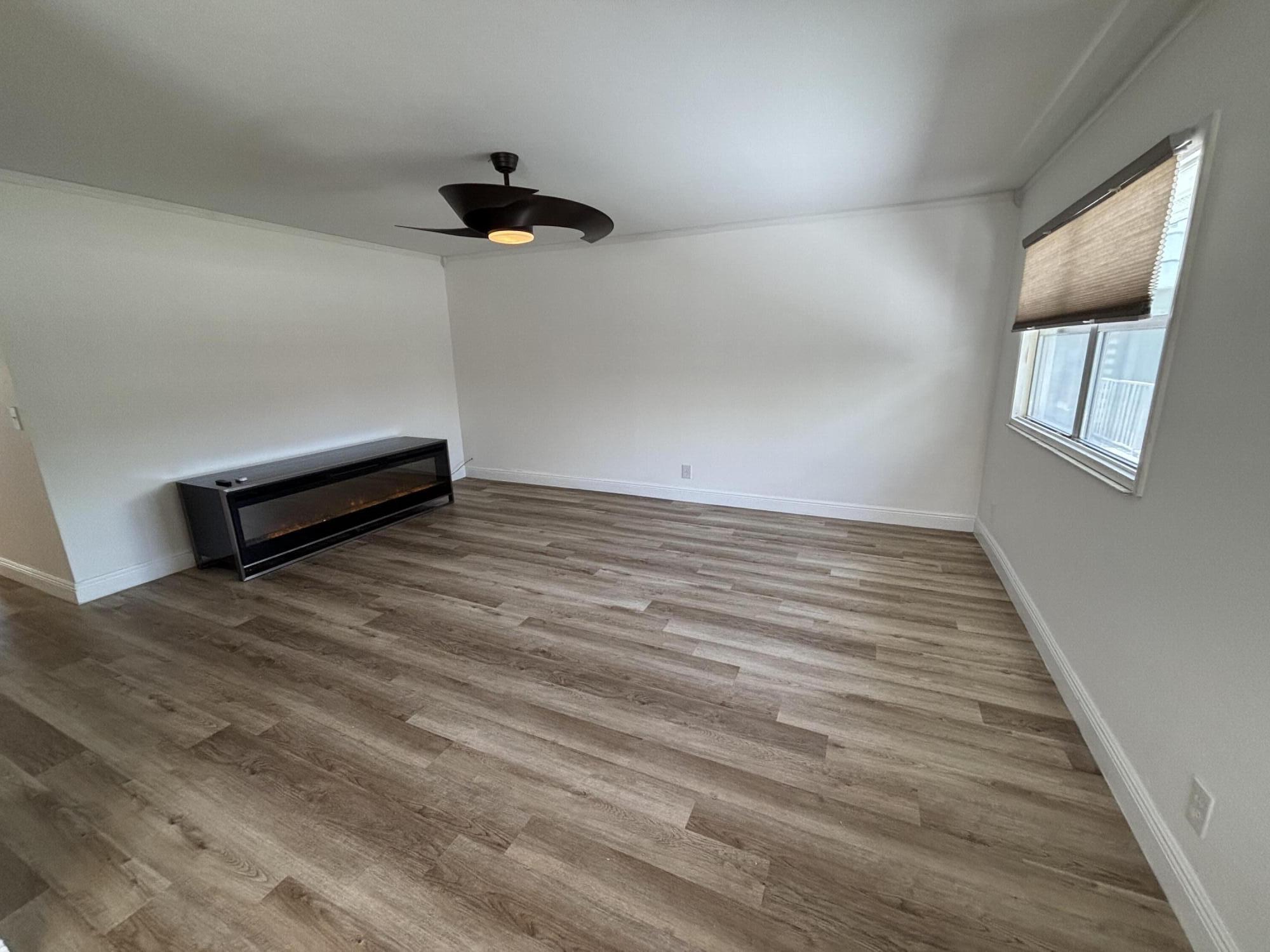 652 Flanders N Property Photo 7