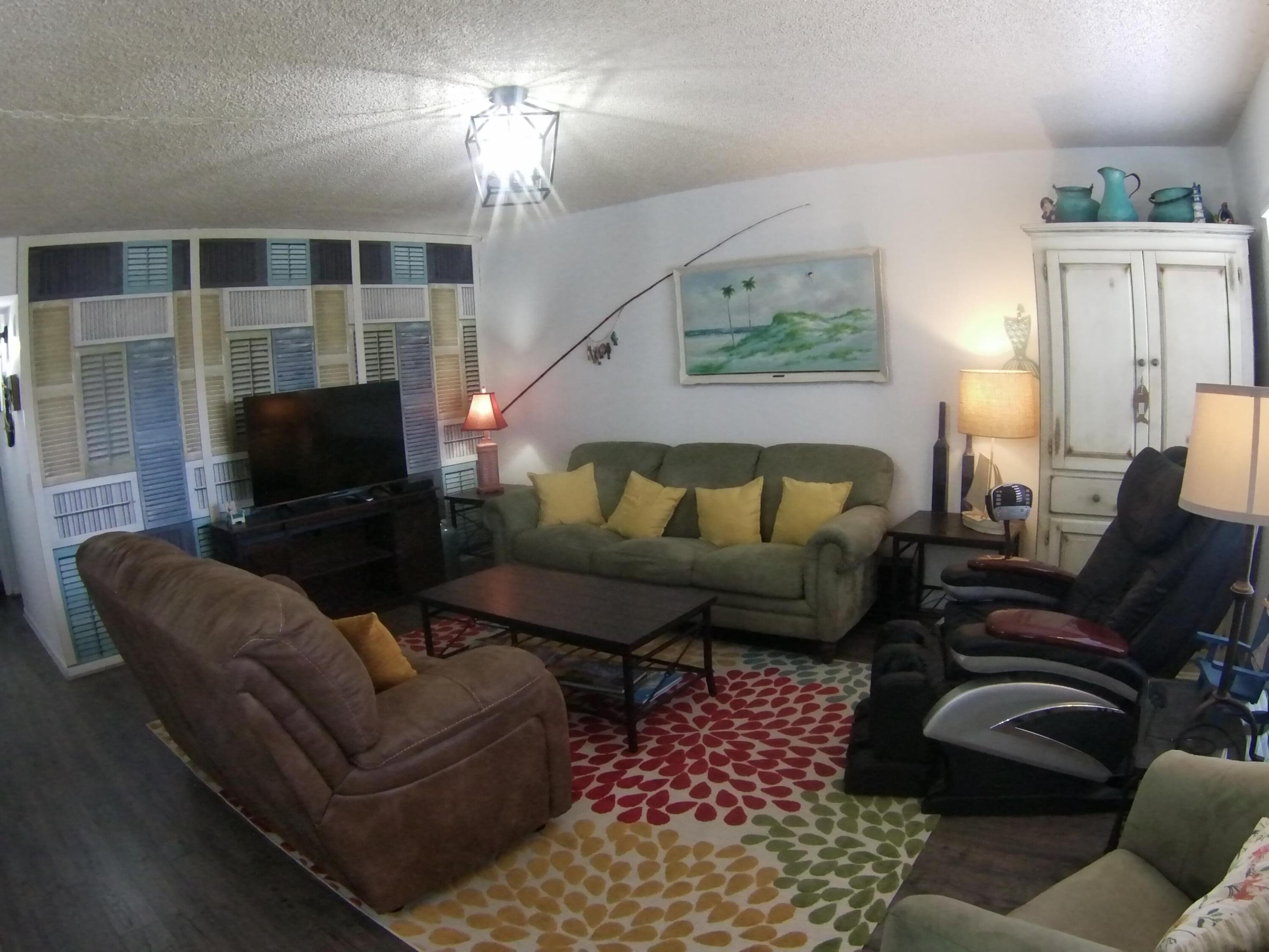 980 Normandy U Property Photo 4