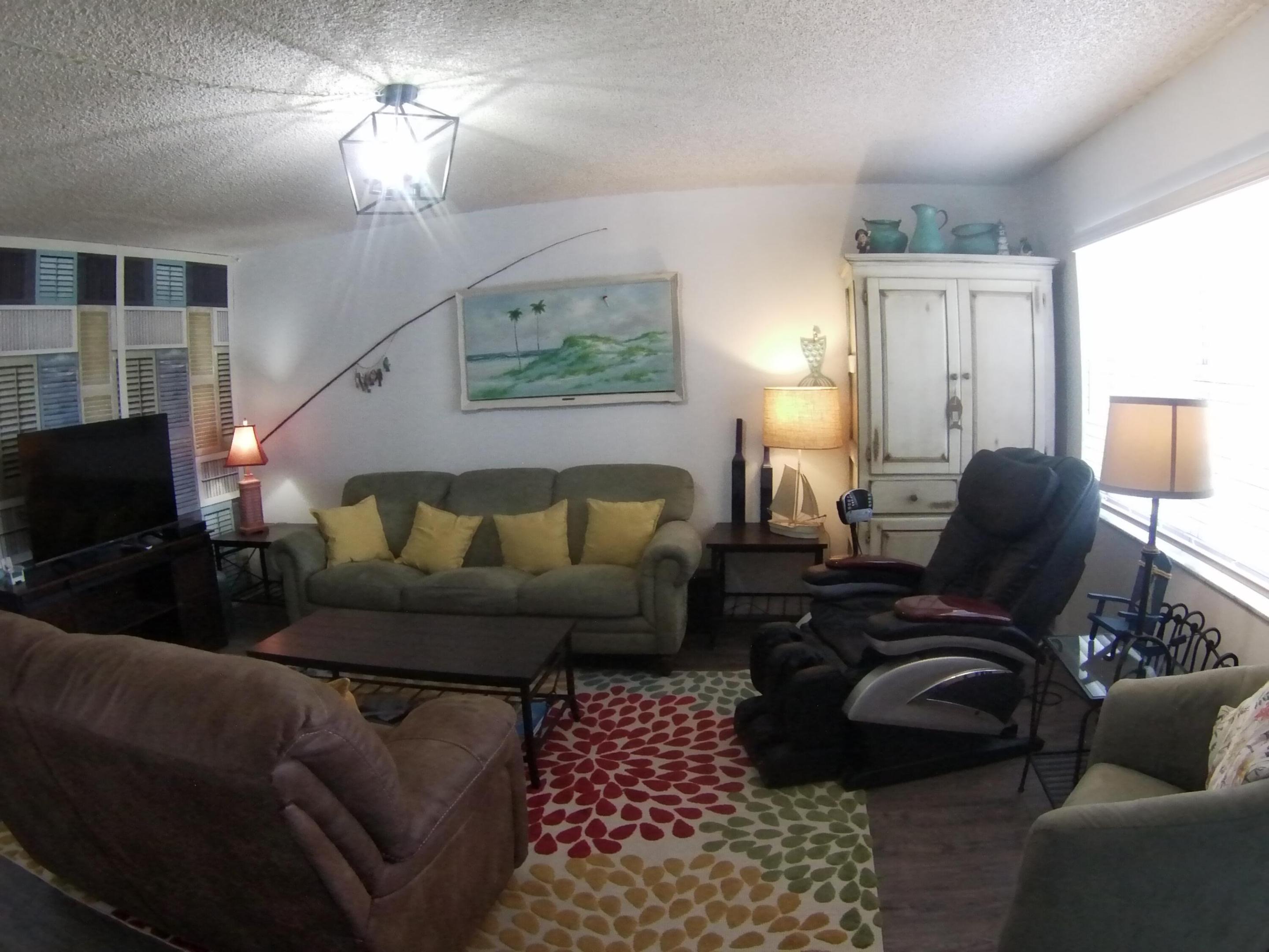 980 Normandy U Property Photo 6
