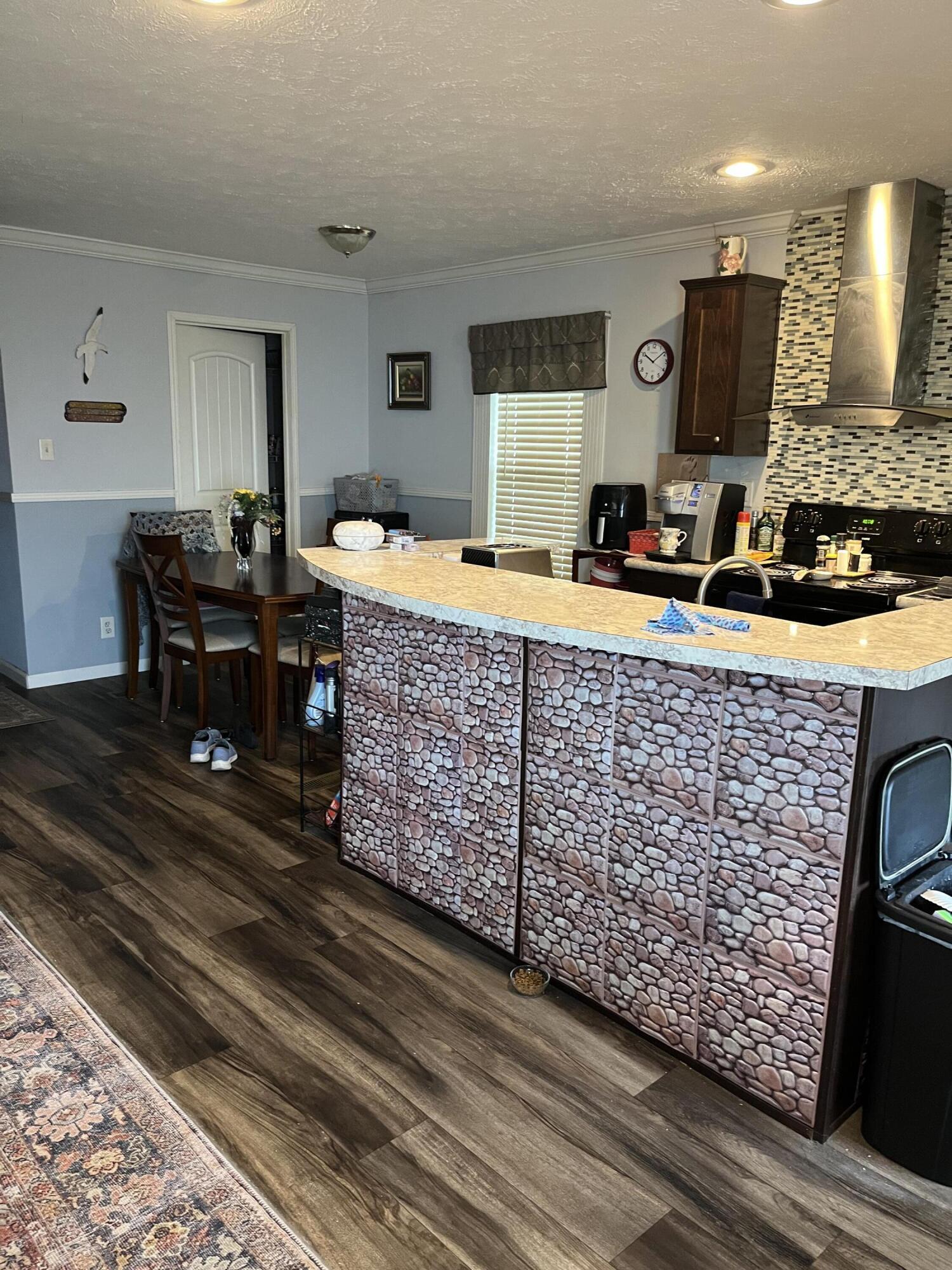 88 Sandhill Boulevard Property Photo 3
