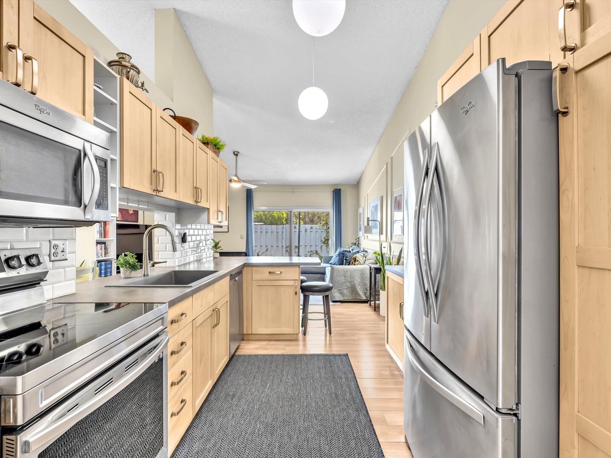 8 Hawthorne Lane Property Photo 54