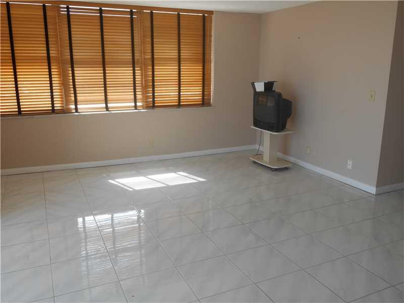 111 Briny Avenue 1214 Property Photo 9