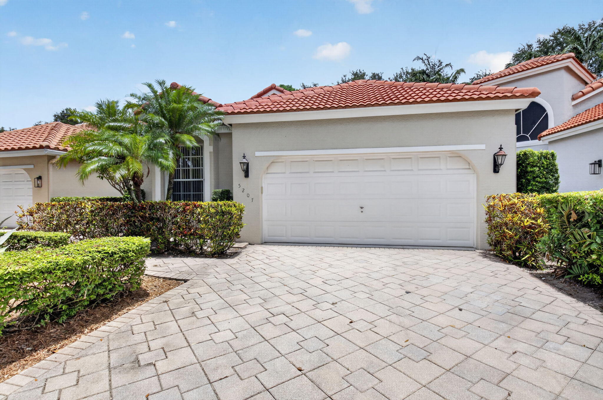 5207 BROOKVIEW Drive Property Photo 1