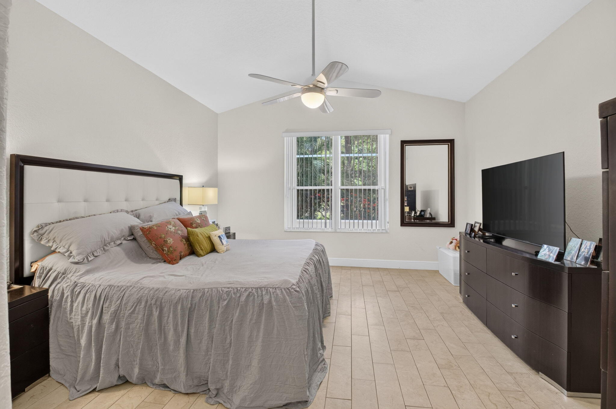 5207 Brookview Drive Property Photo 8