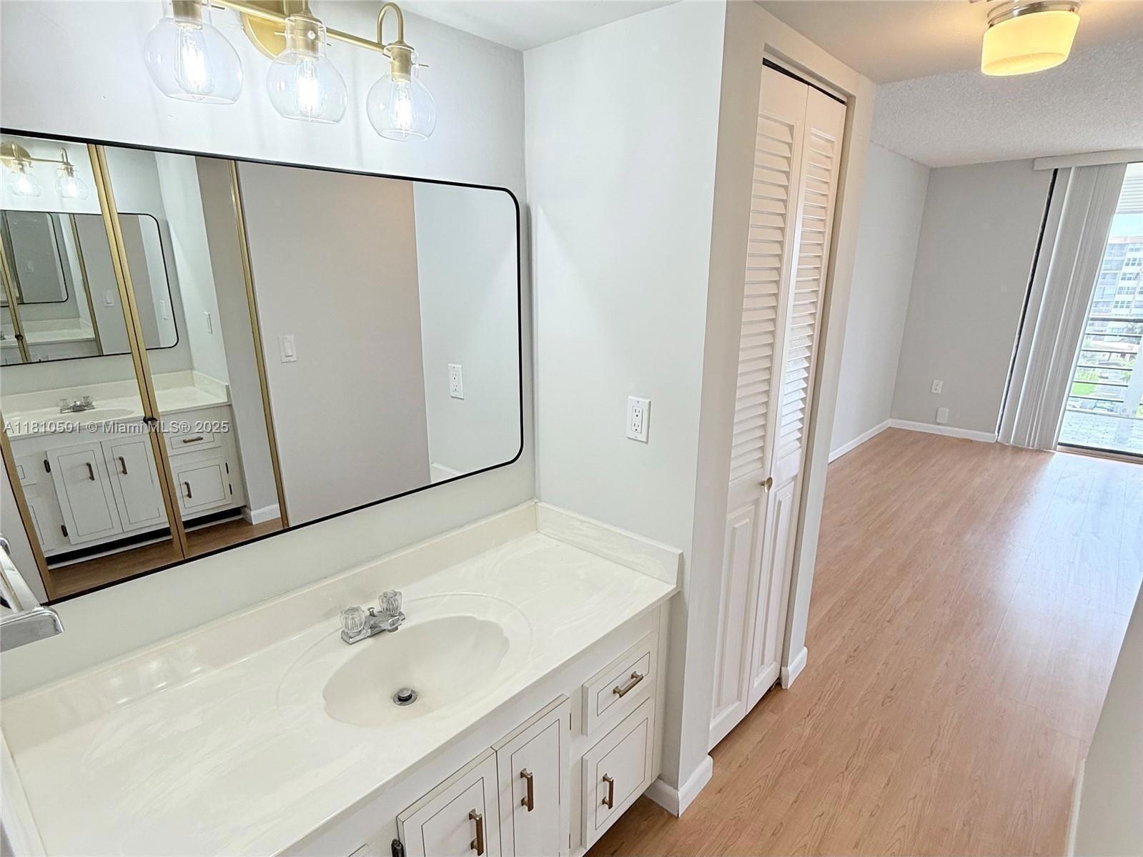 1300 Saint Charles Place 706 Property Photo 11
