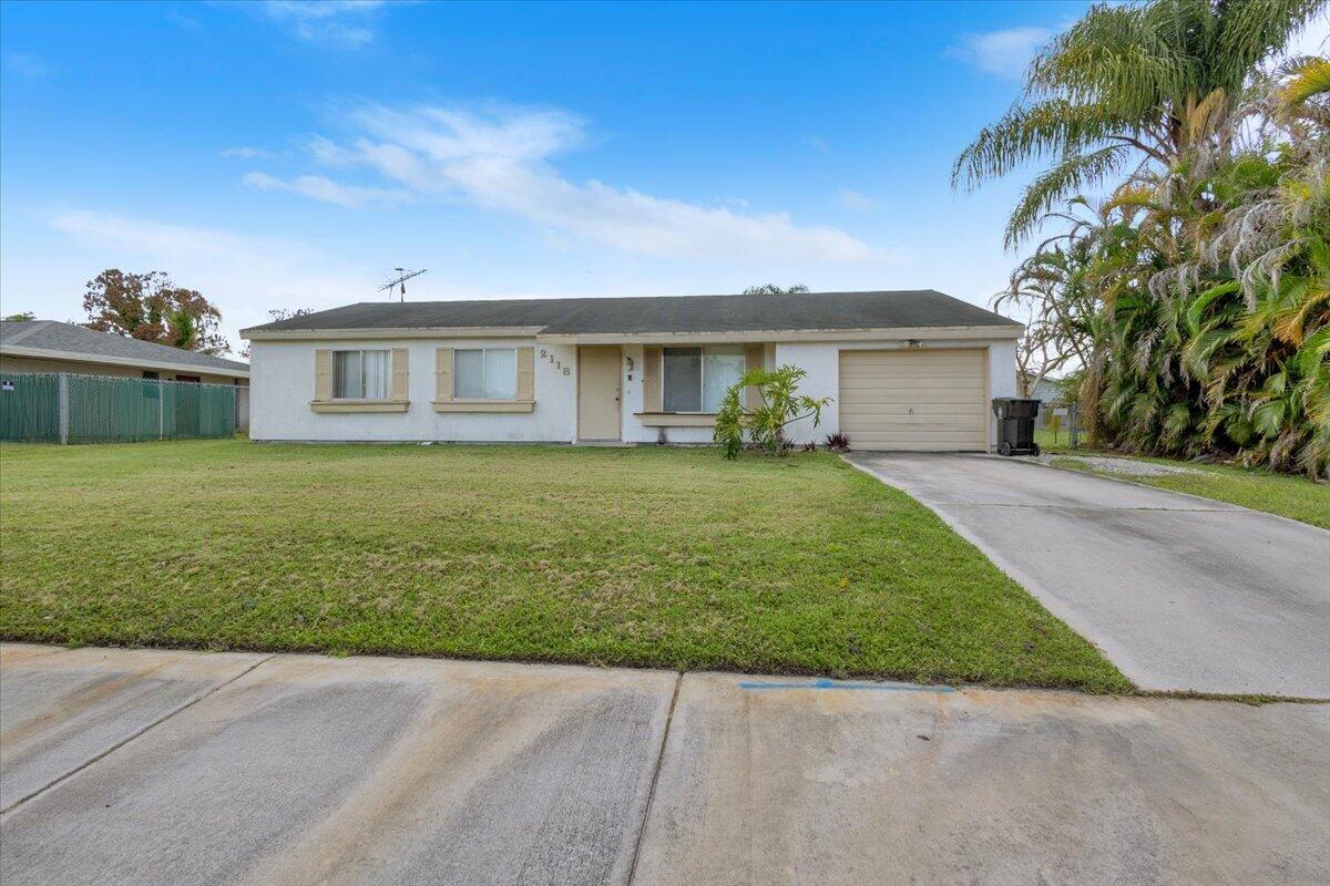 2118 SW Airoso Boulevard Property Photo 1