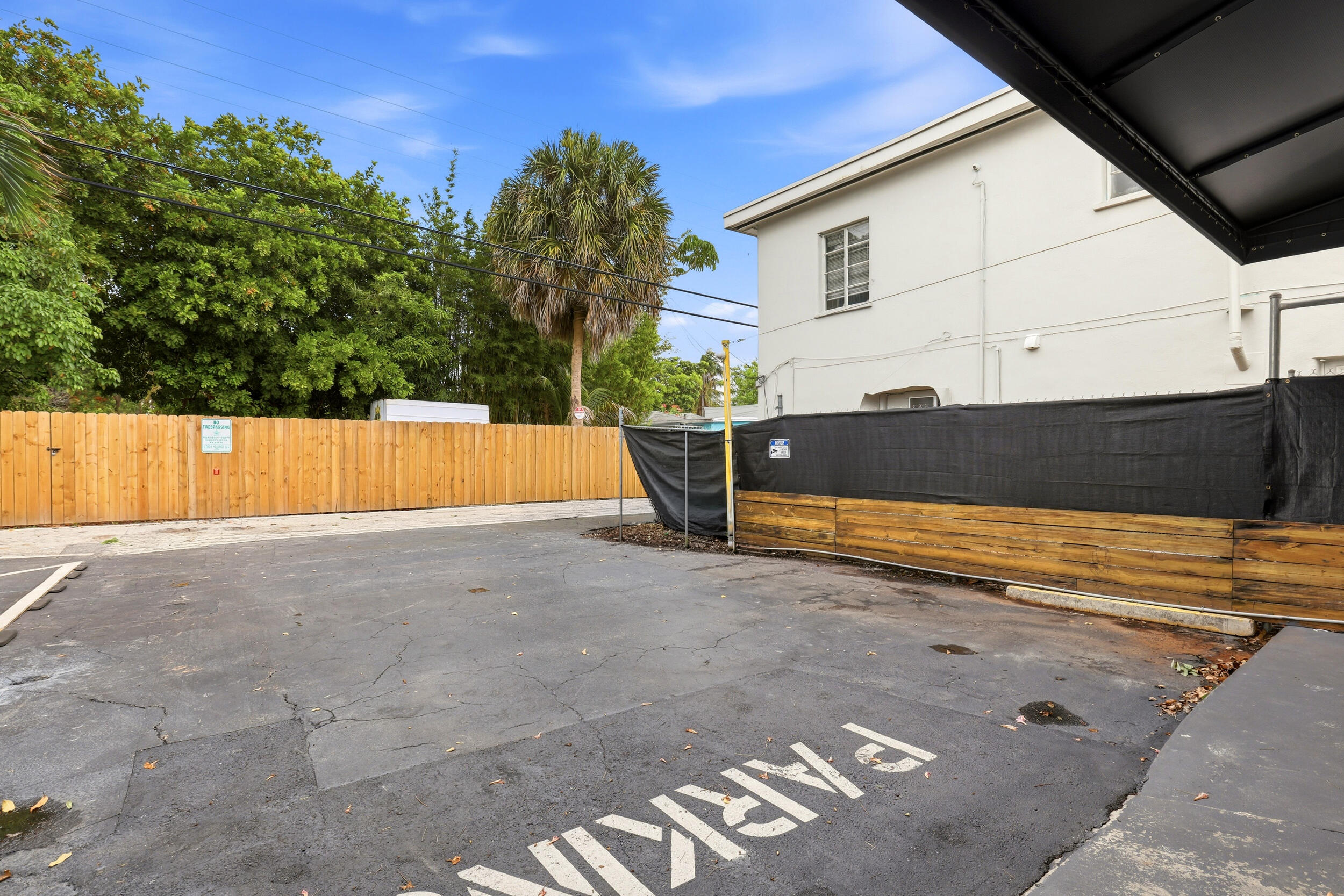 824 N Dixie Highway Property Photo 3