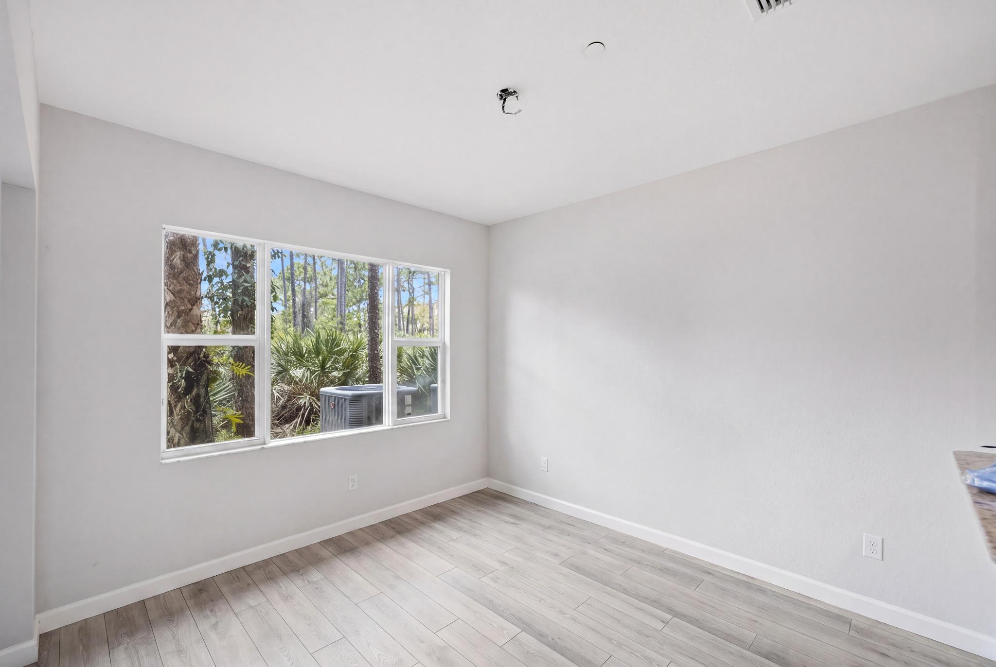 135 Sw Walking Path Property Photo 13