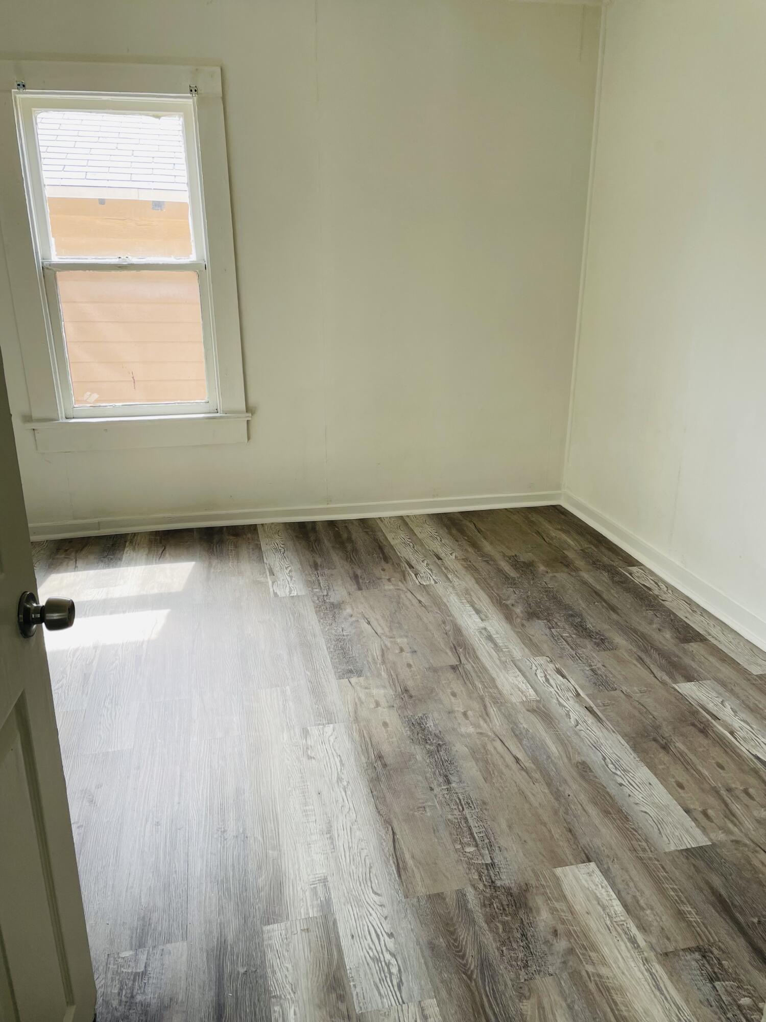 706 7th Street Property Photo 4