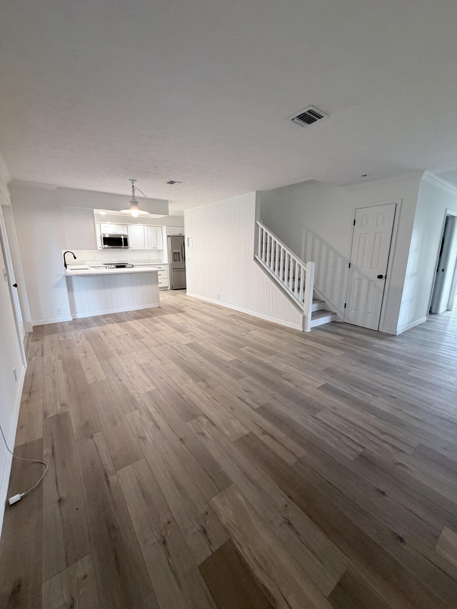 180 8th Court Property Photo 3
