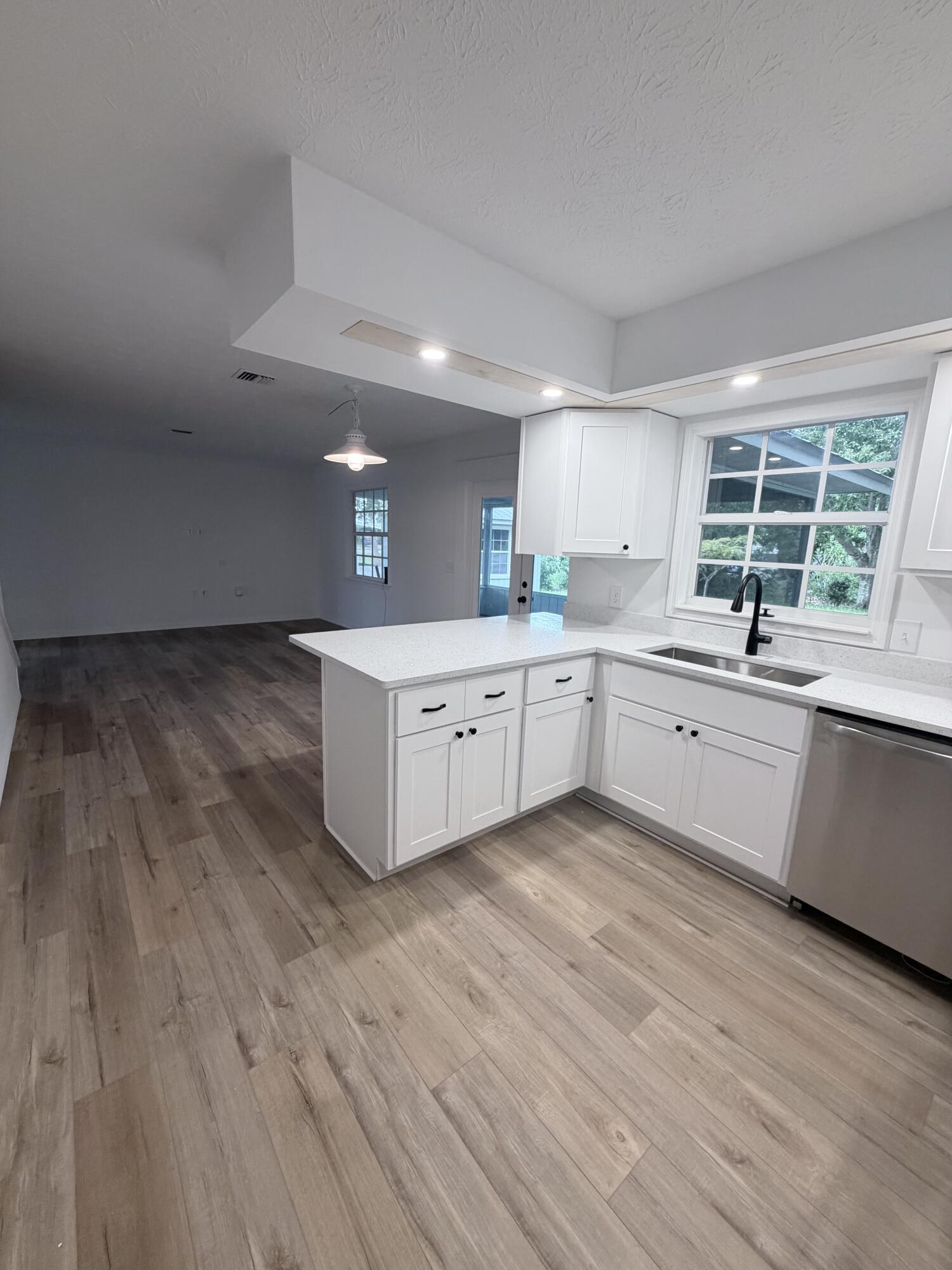180 8th Court Property Photo 4