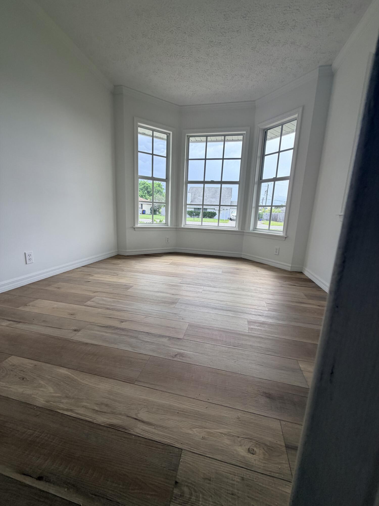 180 8th Court Property Photo 6