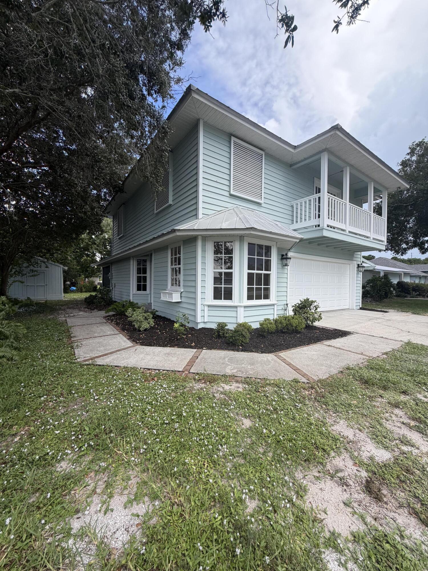 180 8th Court Property Photo 9