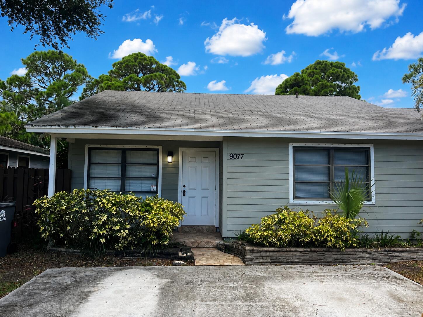 9077 E HIGHLAND PINES Drive 9077 Property Photo 1