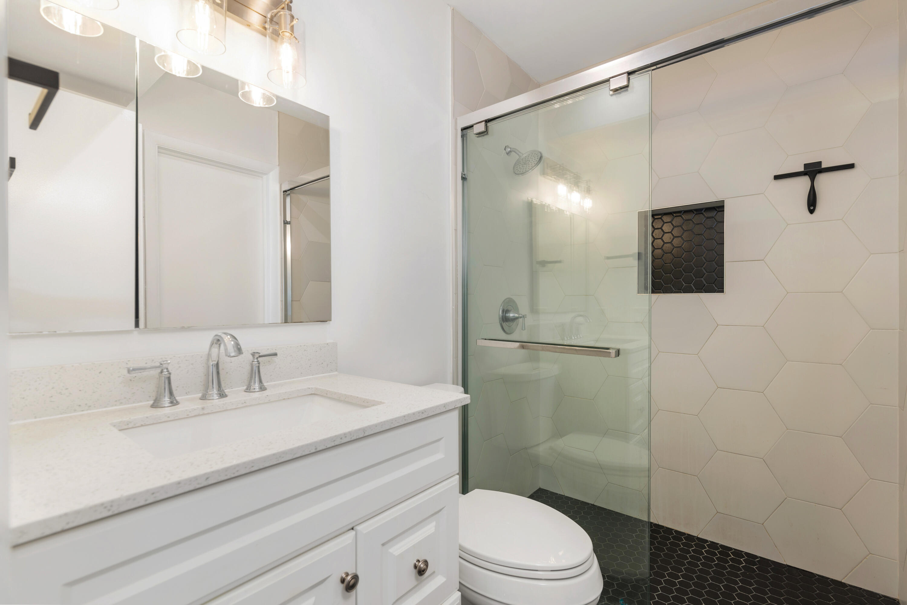 2474 Douglas Avenue Property Photo 12
