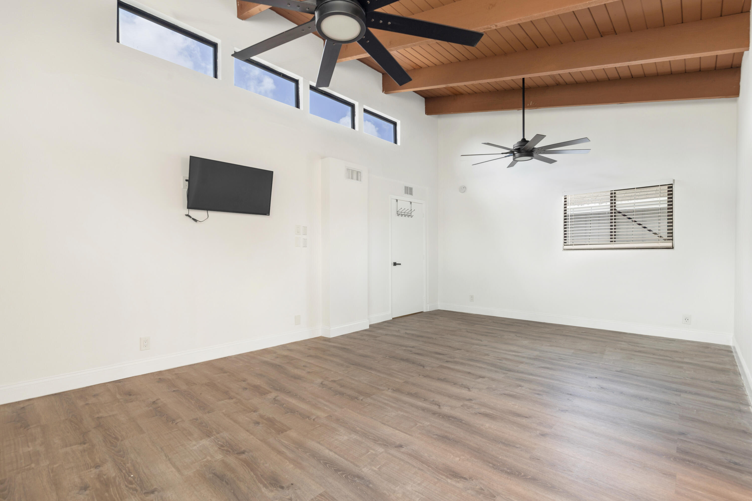 2474 Douglas Avenue Property Photo 15