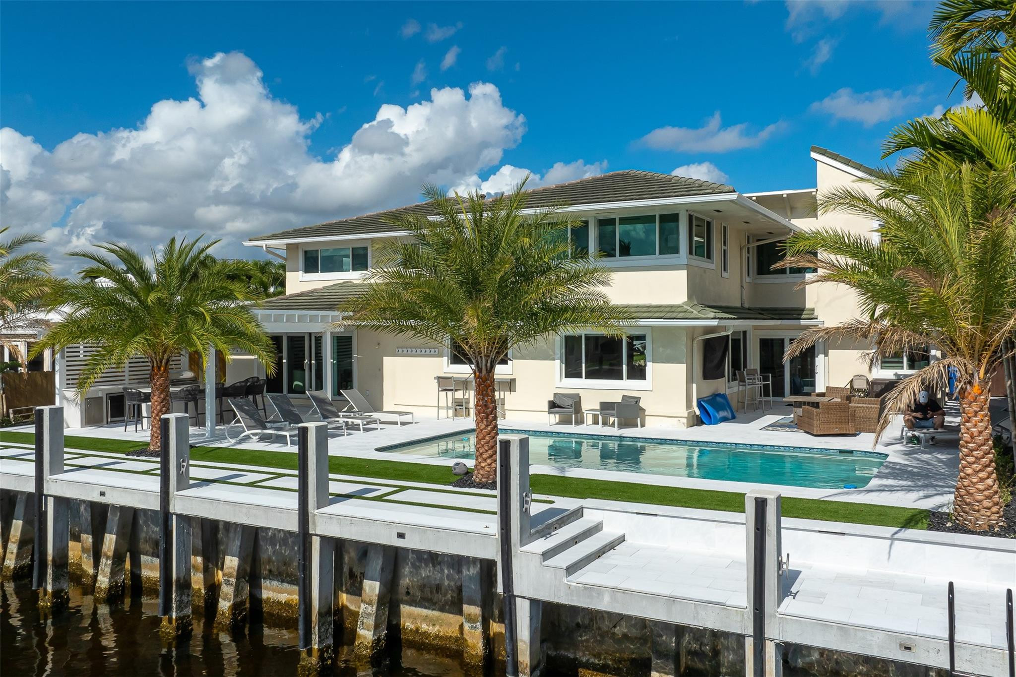 39 Castle Harbor Isle Drive Property Photo 1