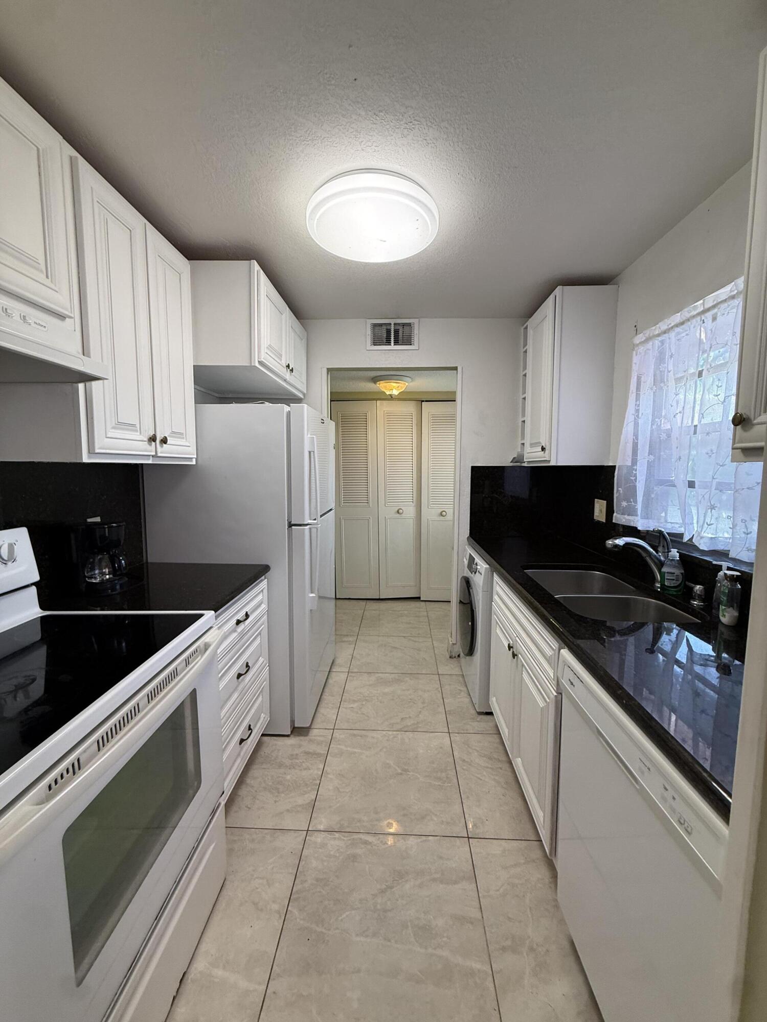 22 Golfs Edge B Property Photo 5