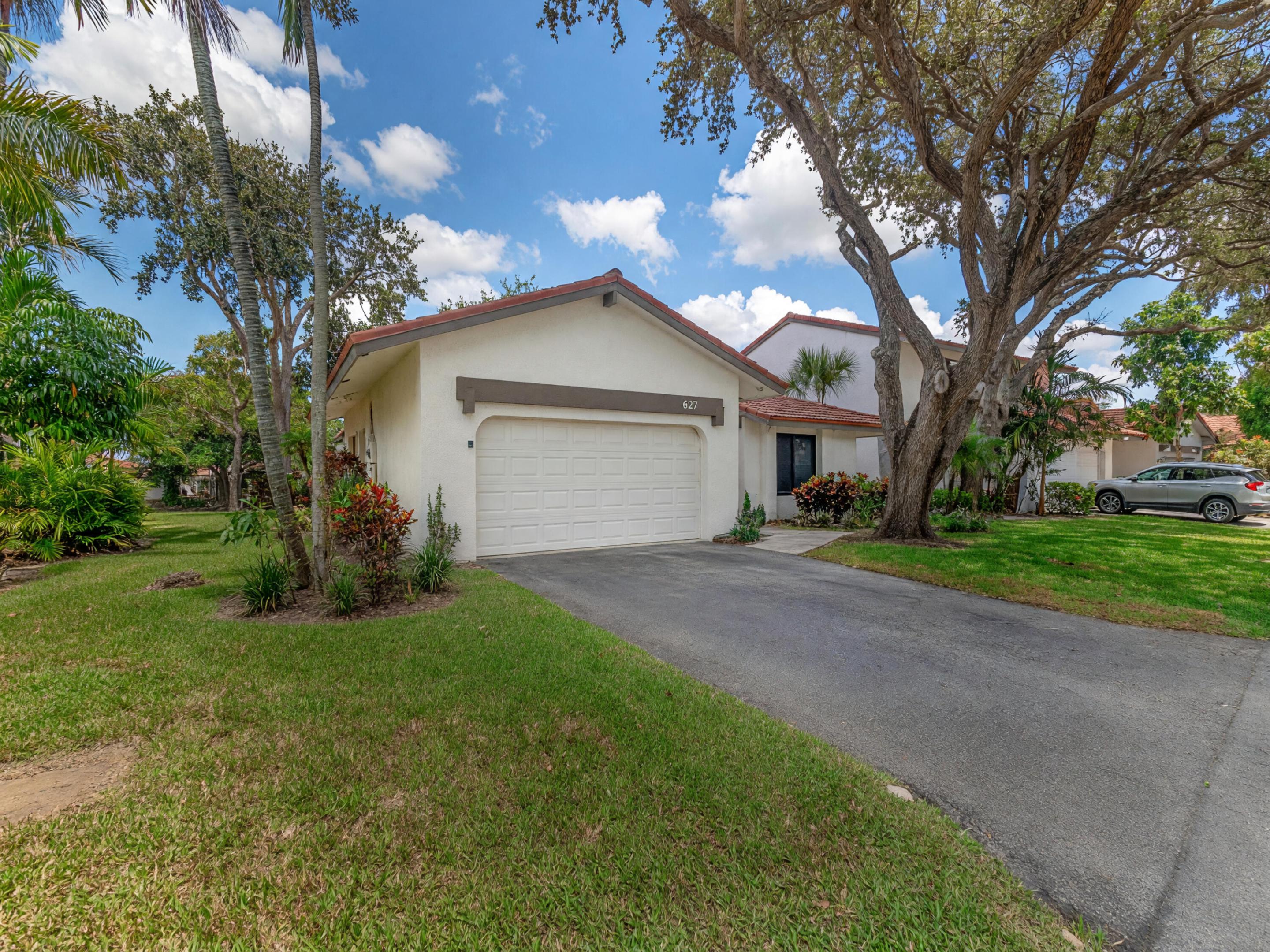 627 Hollows Circle Property Photo 4