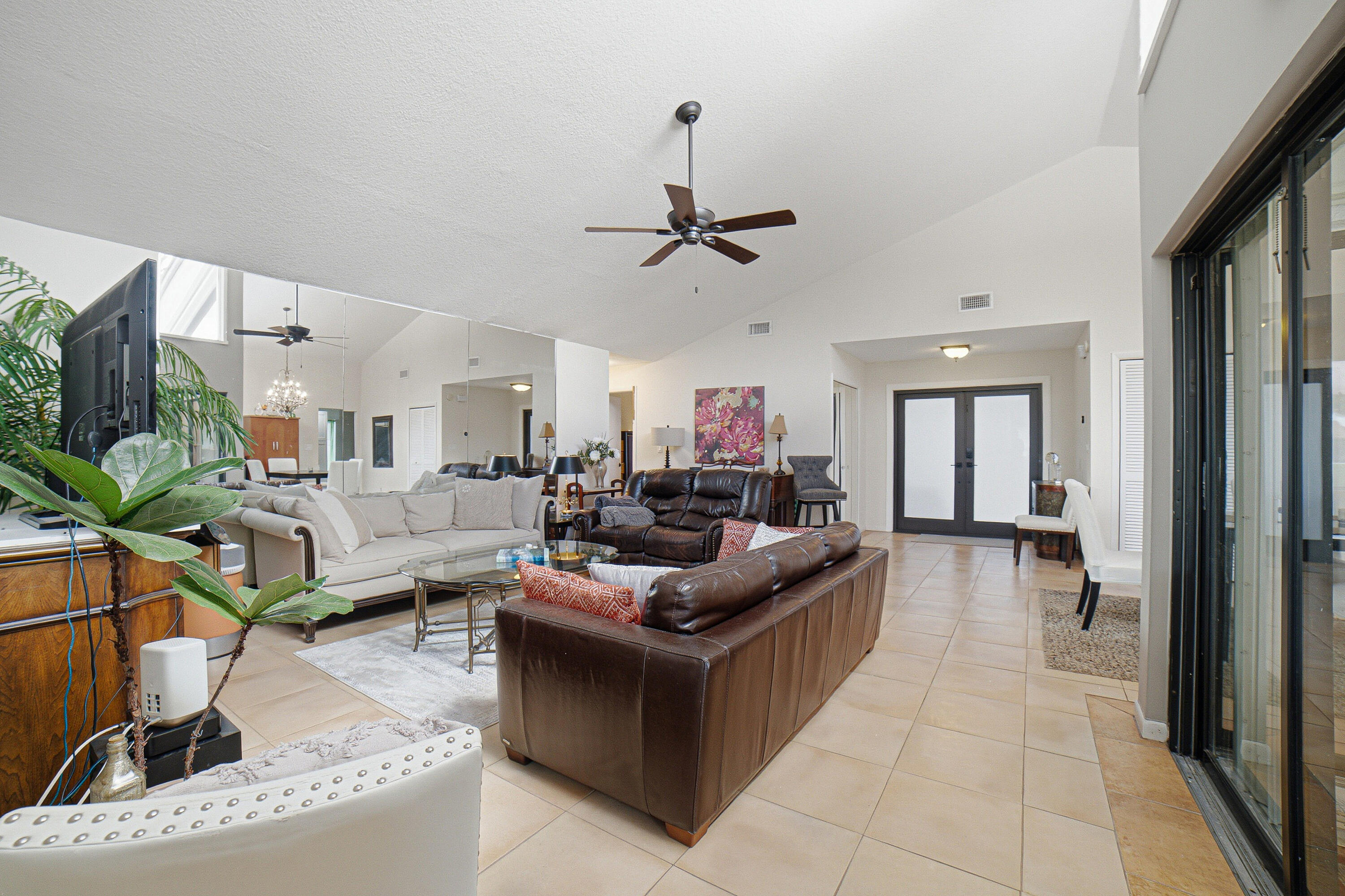 627 Hollows Circle Property Photo 11