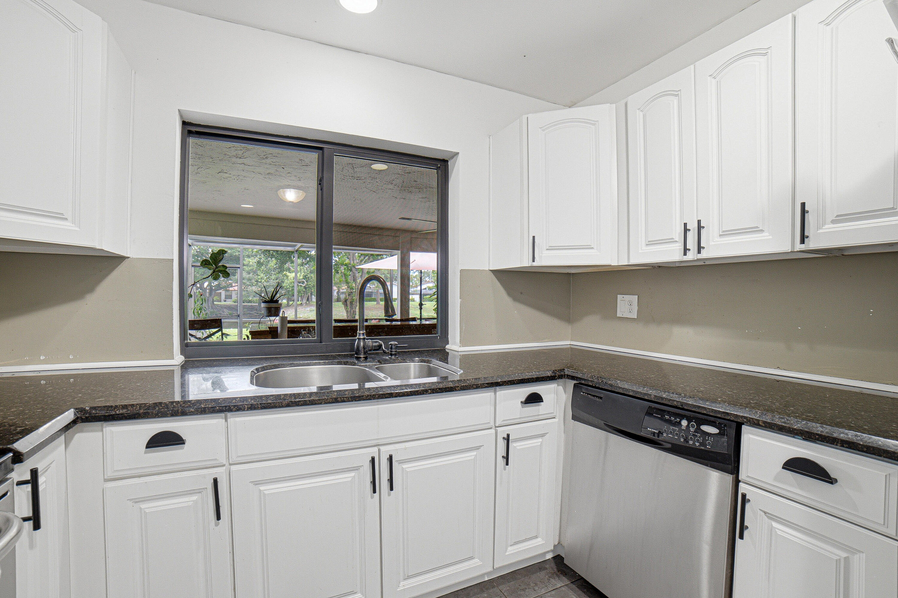 627 Hollows Circle Property Photo 16