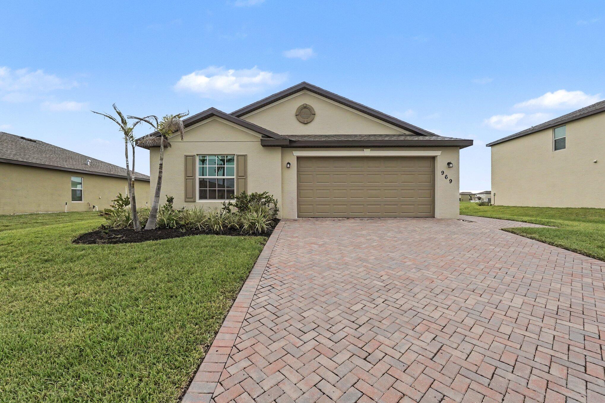 969 Bent Creek Drive Property Photo 3
