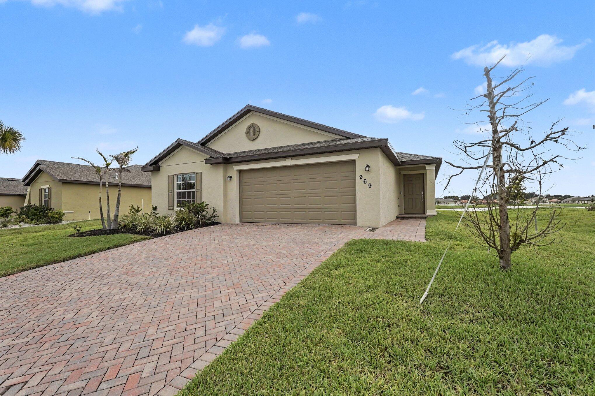 969 Bent Creek Drive Property Photo 4