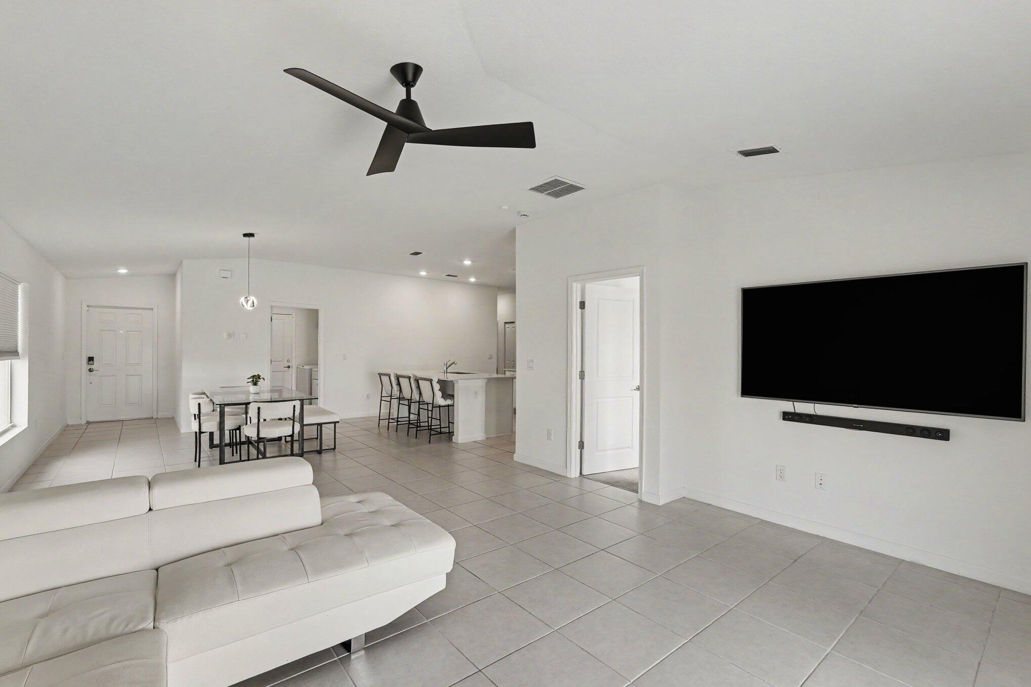 969 Bent Creek Drive Property Photo 11