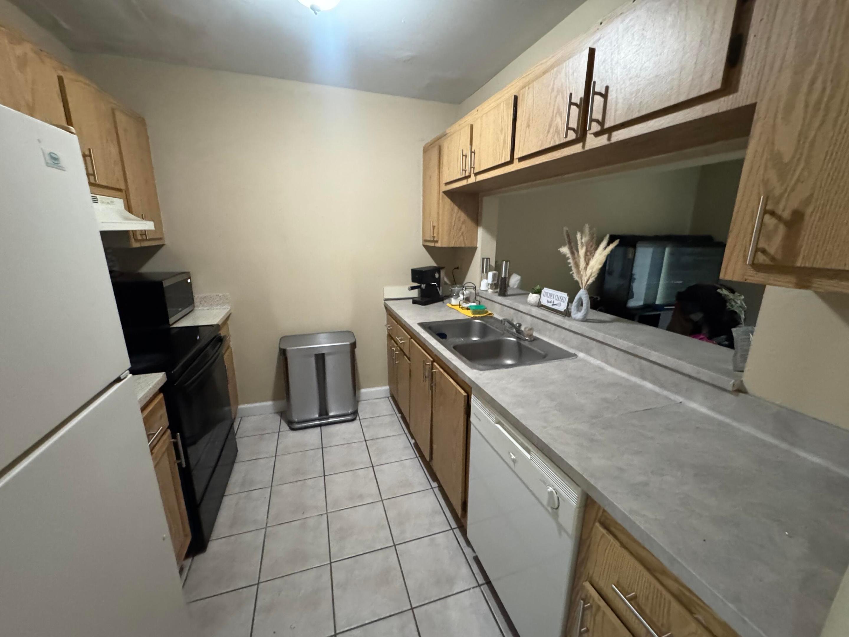 5090 Elmhurst Road C Property Photo 4