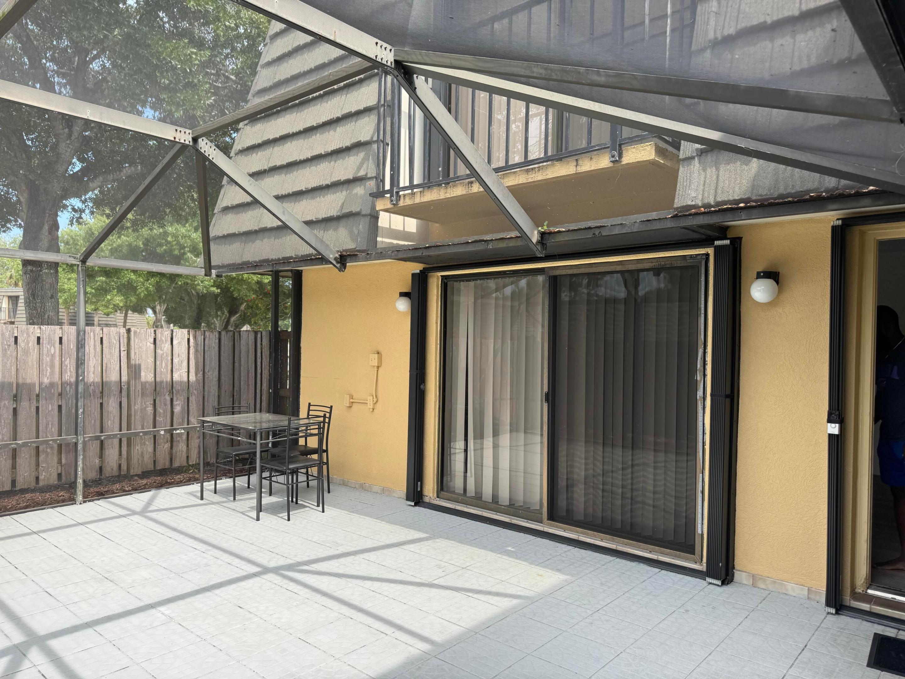 1801 18th Way Property Photo 2