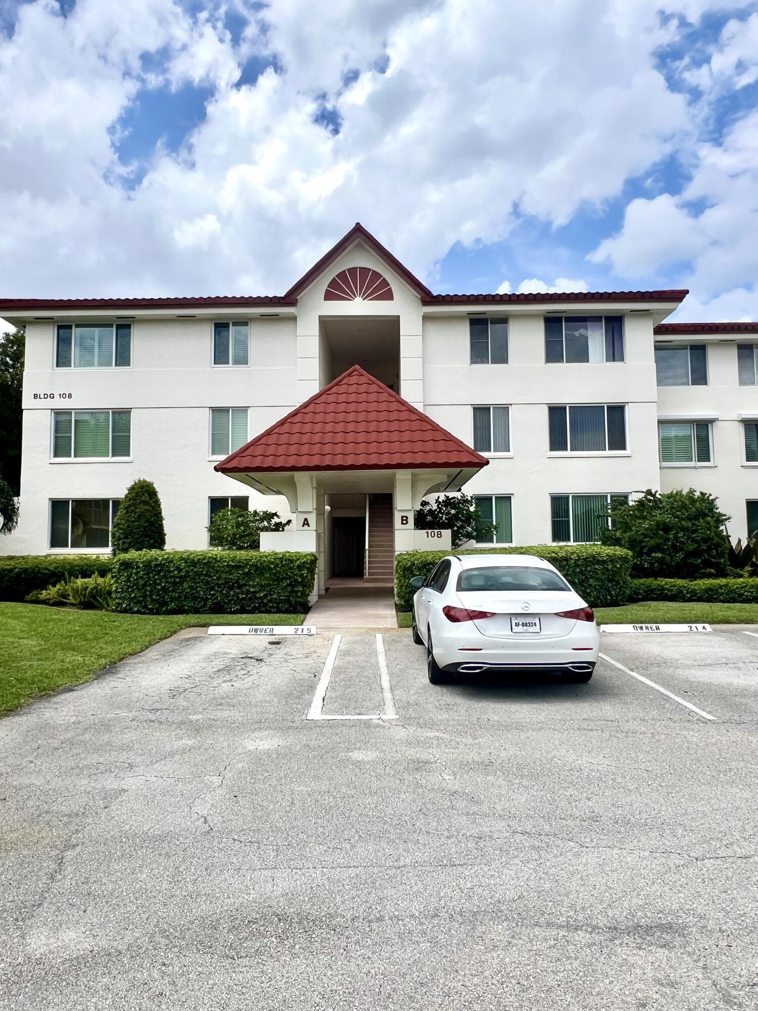 108 Half Moon Circle B3 Property Photo 1