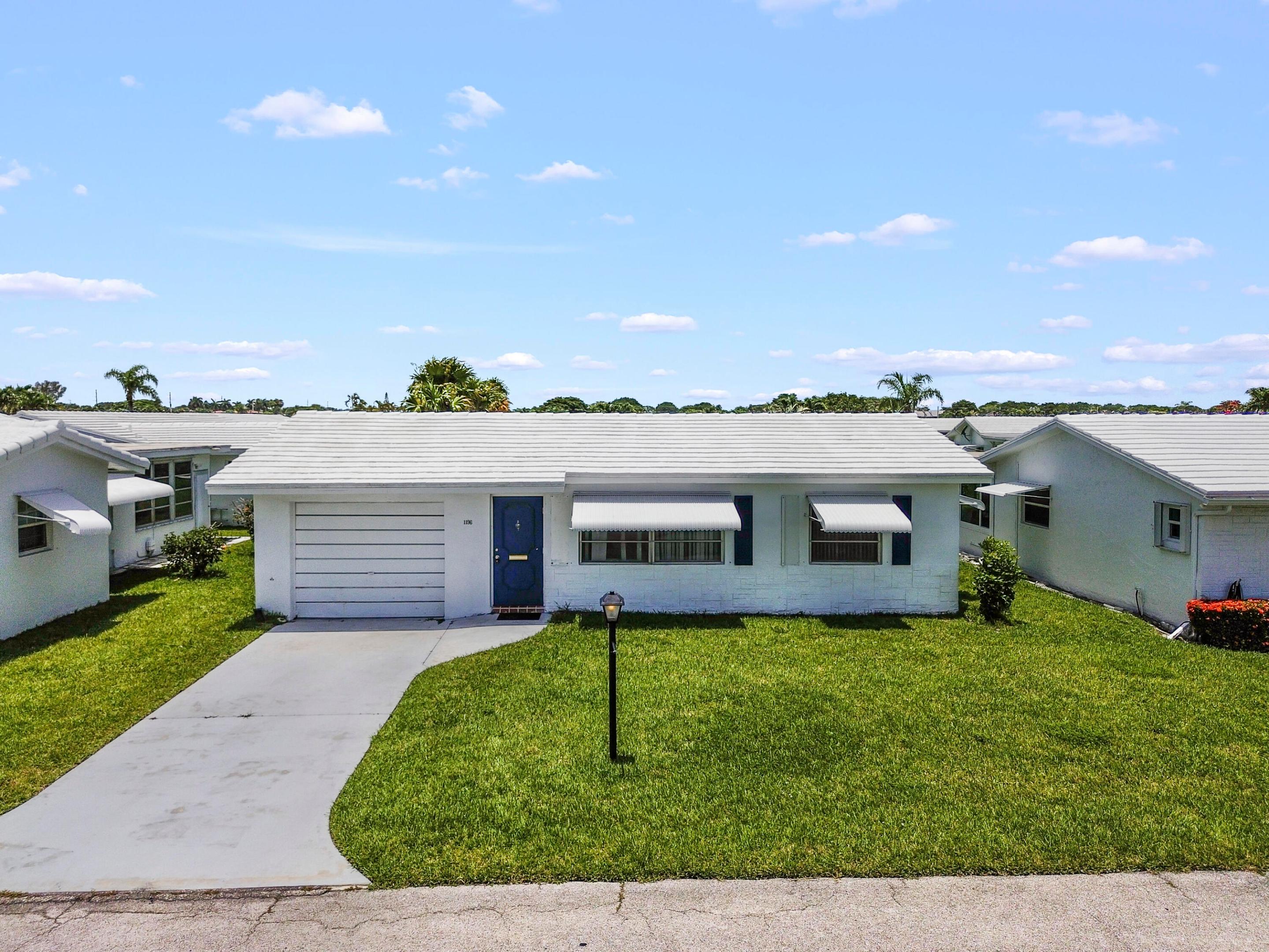 1196 SW Lake Circle