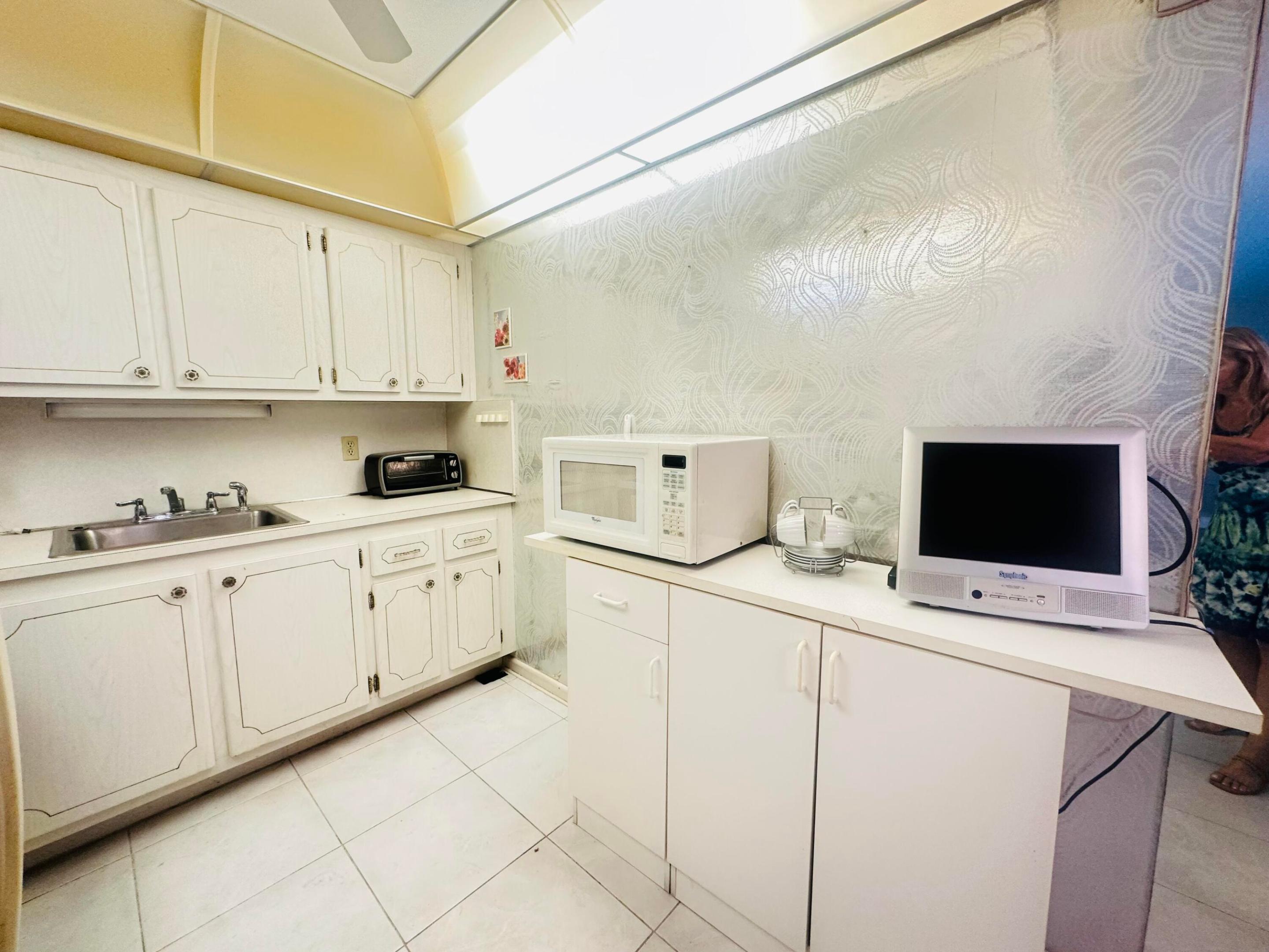 2017 Farnham N Property Photo 8