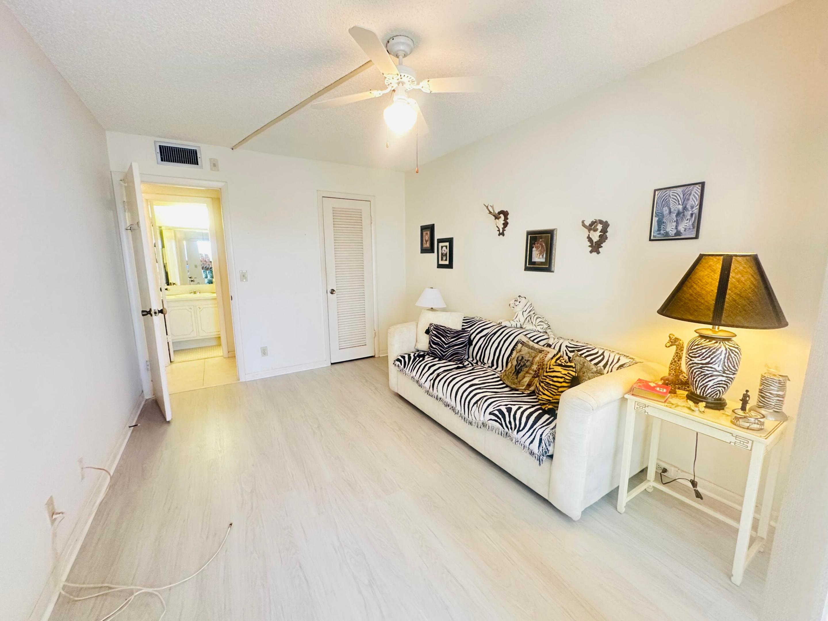 2017 Farnham N Property Photo 16