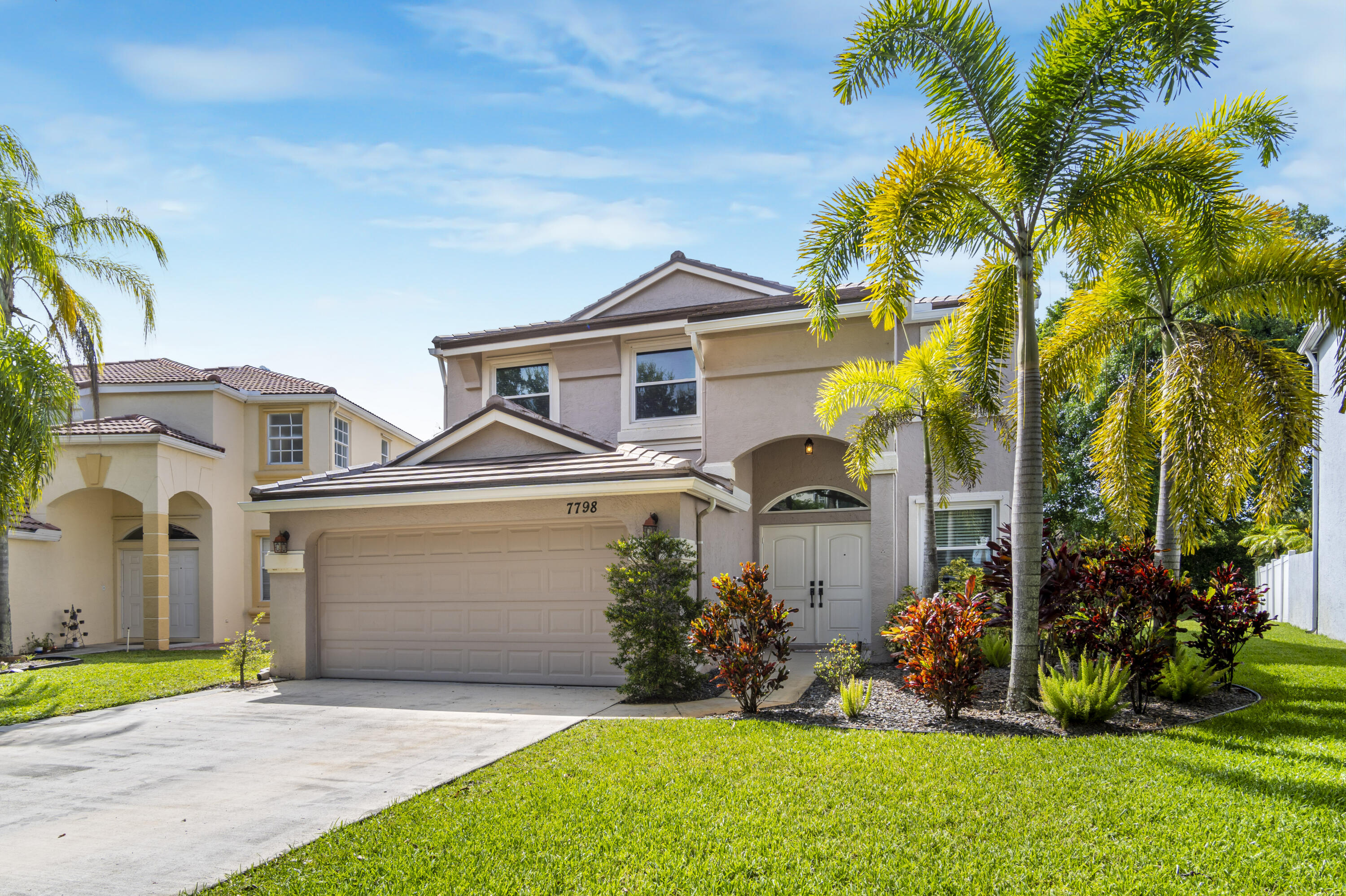 7798 Oak Grove Circle Property Photo 1