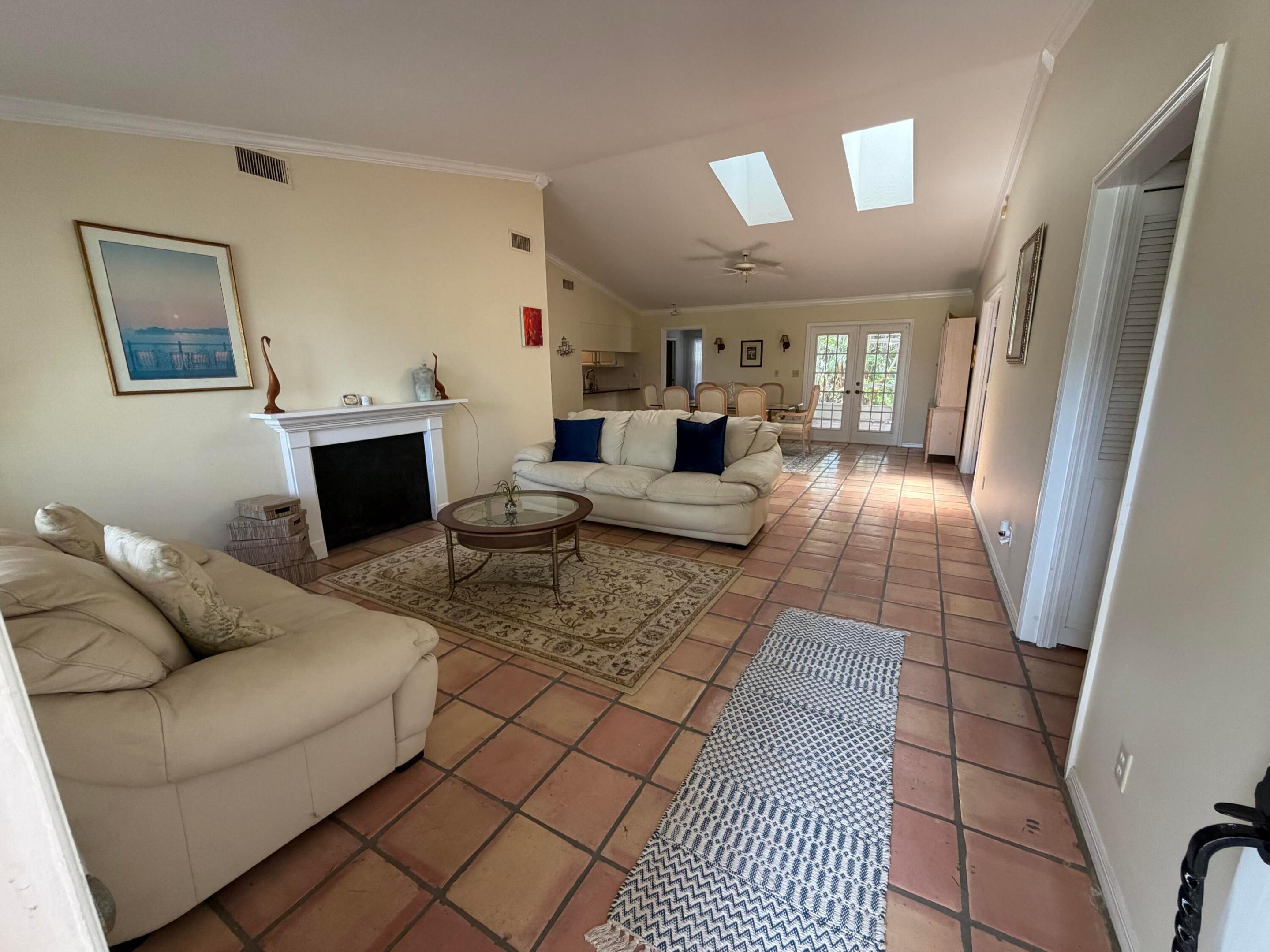 1290 5th Place Property Photo 3