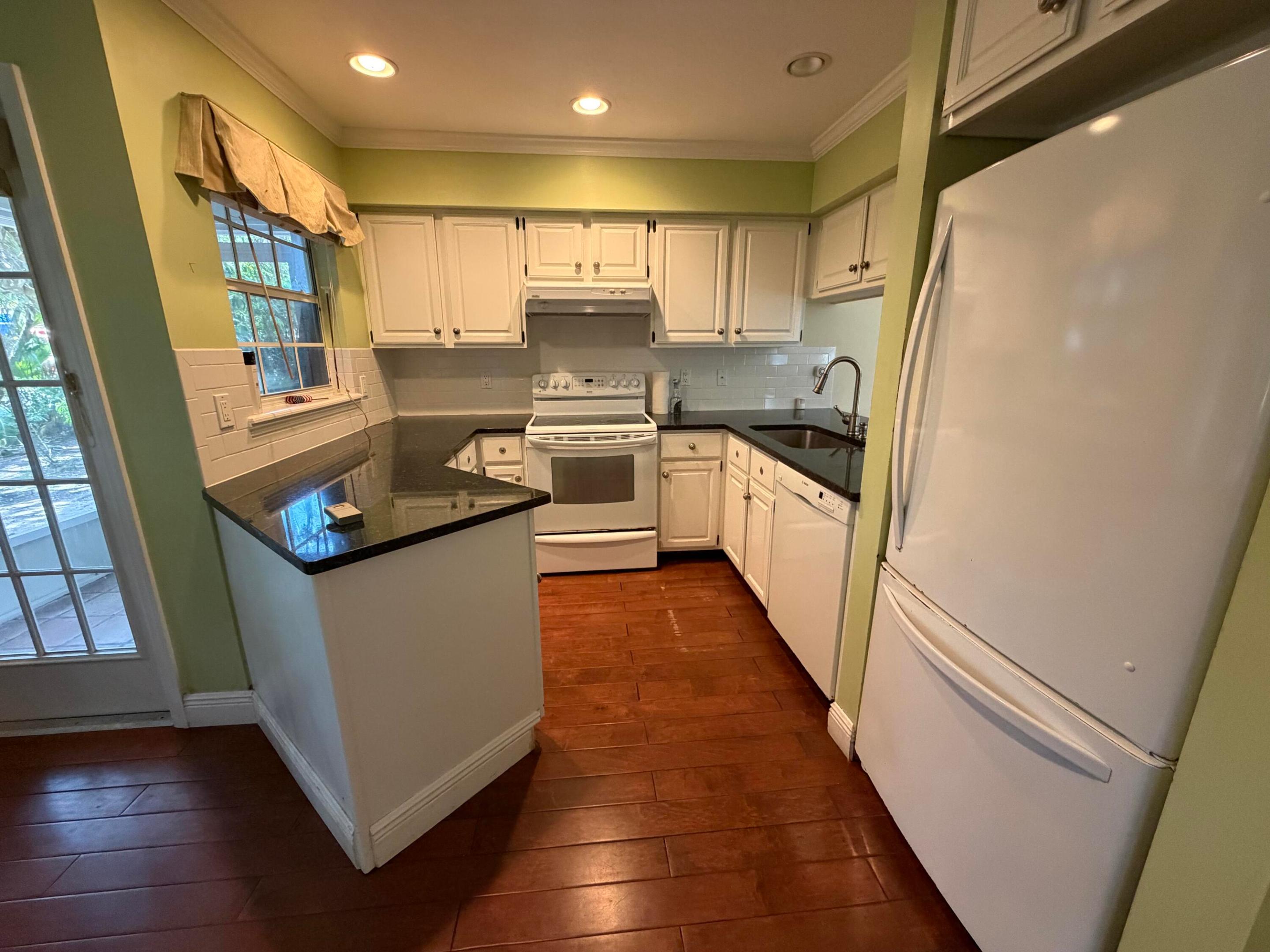 1290 5th Place Property Photo 5