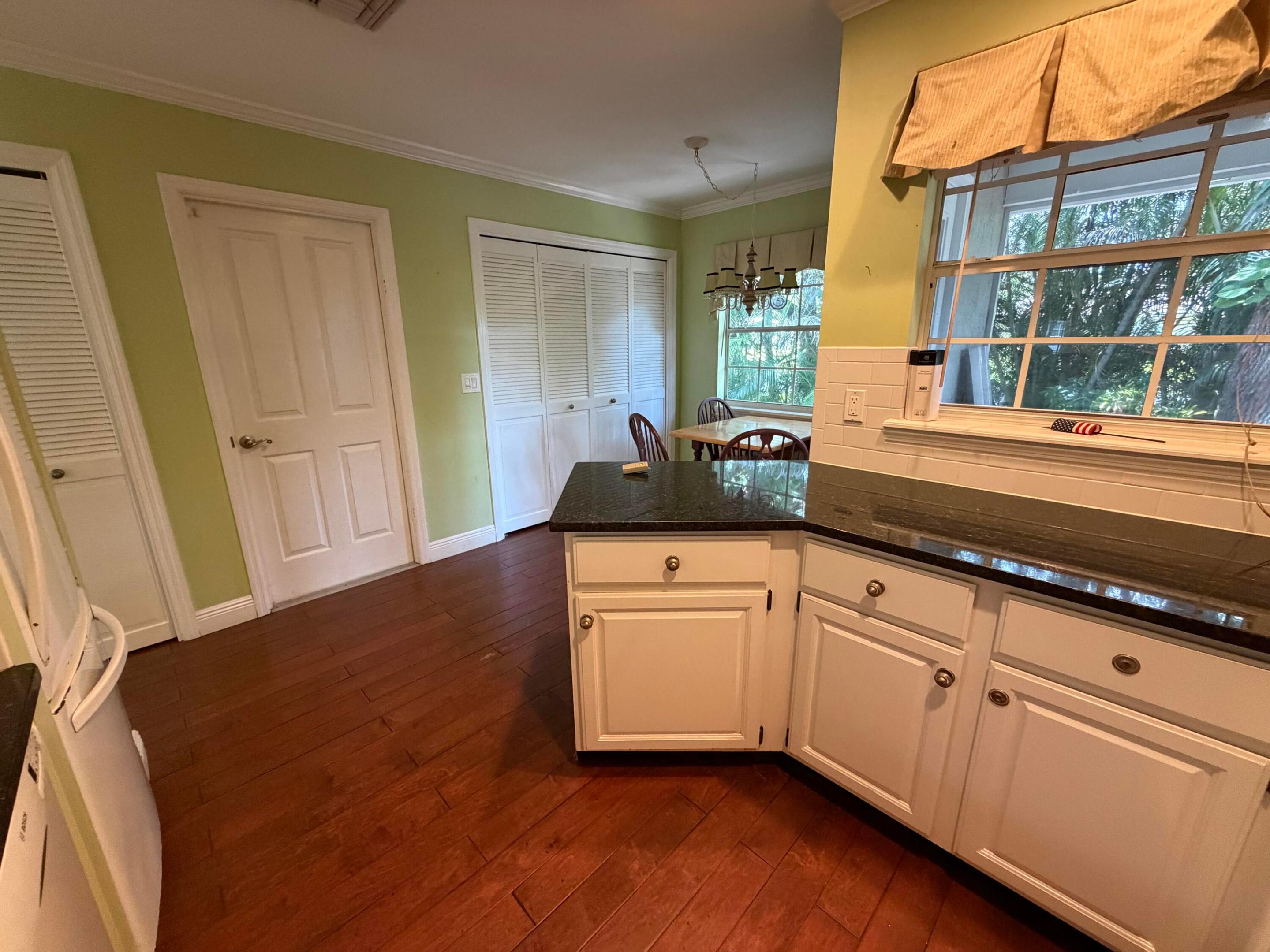 1290 5th Place Property Photo 7