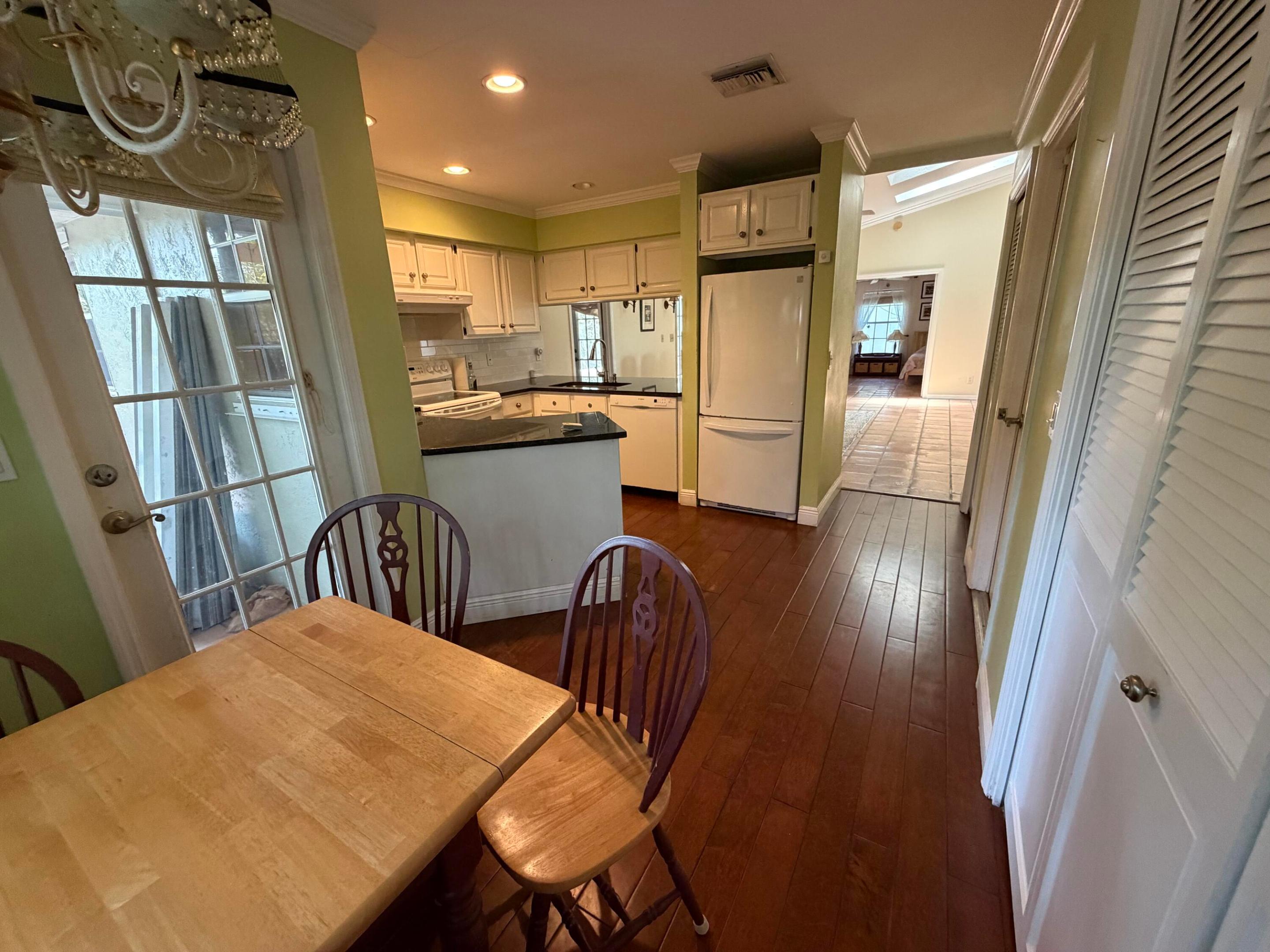 1290 5th Place Property Photo 8