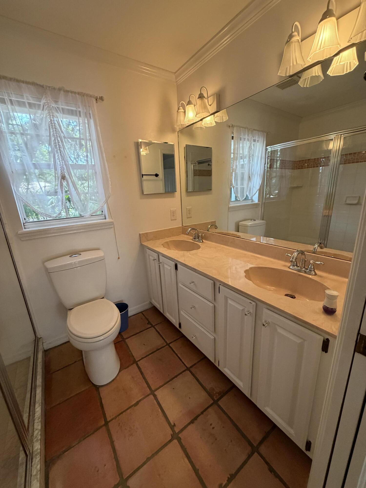 1290 5th Place Property Photo 13