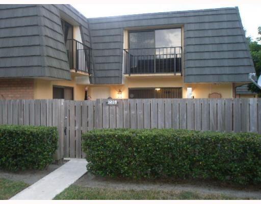 3209 32nd Way Property Photo 1