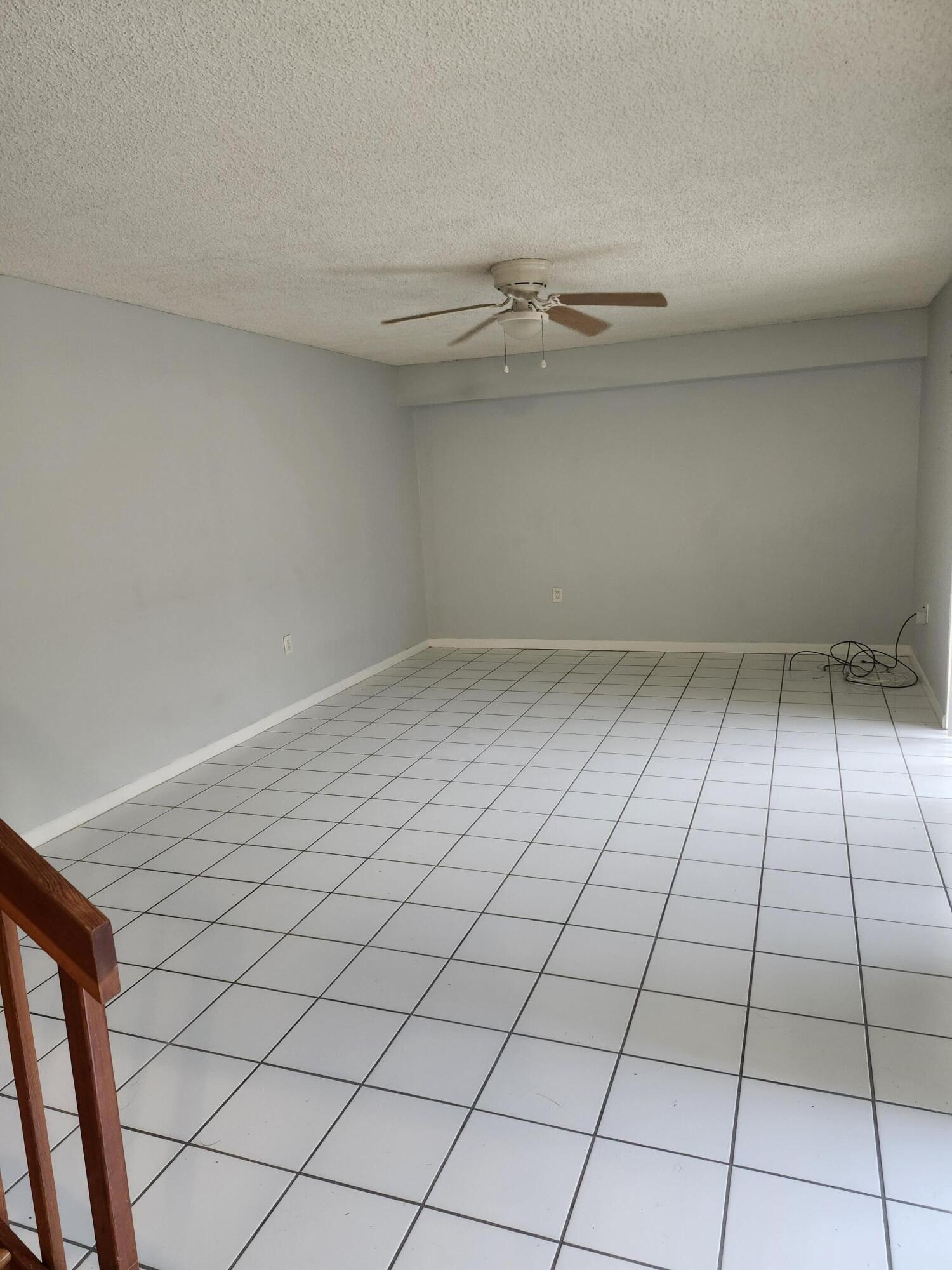 3209 32nd Way Property Photo 4