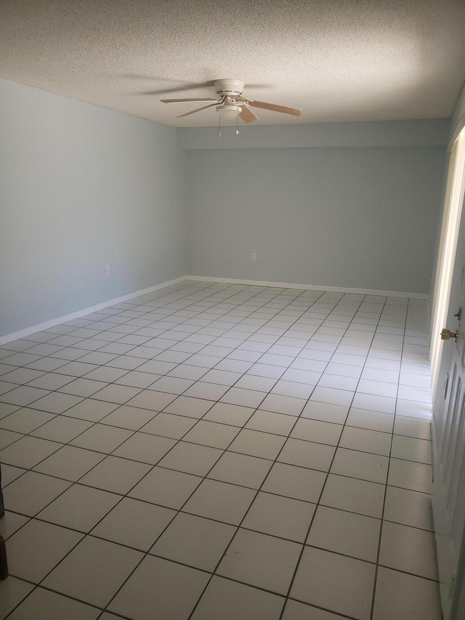 3209 32nd Way Property Photo 5