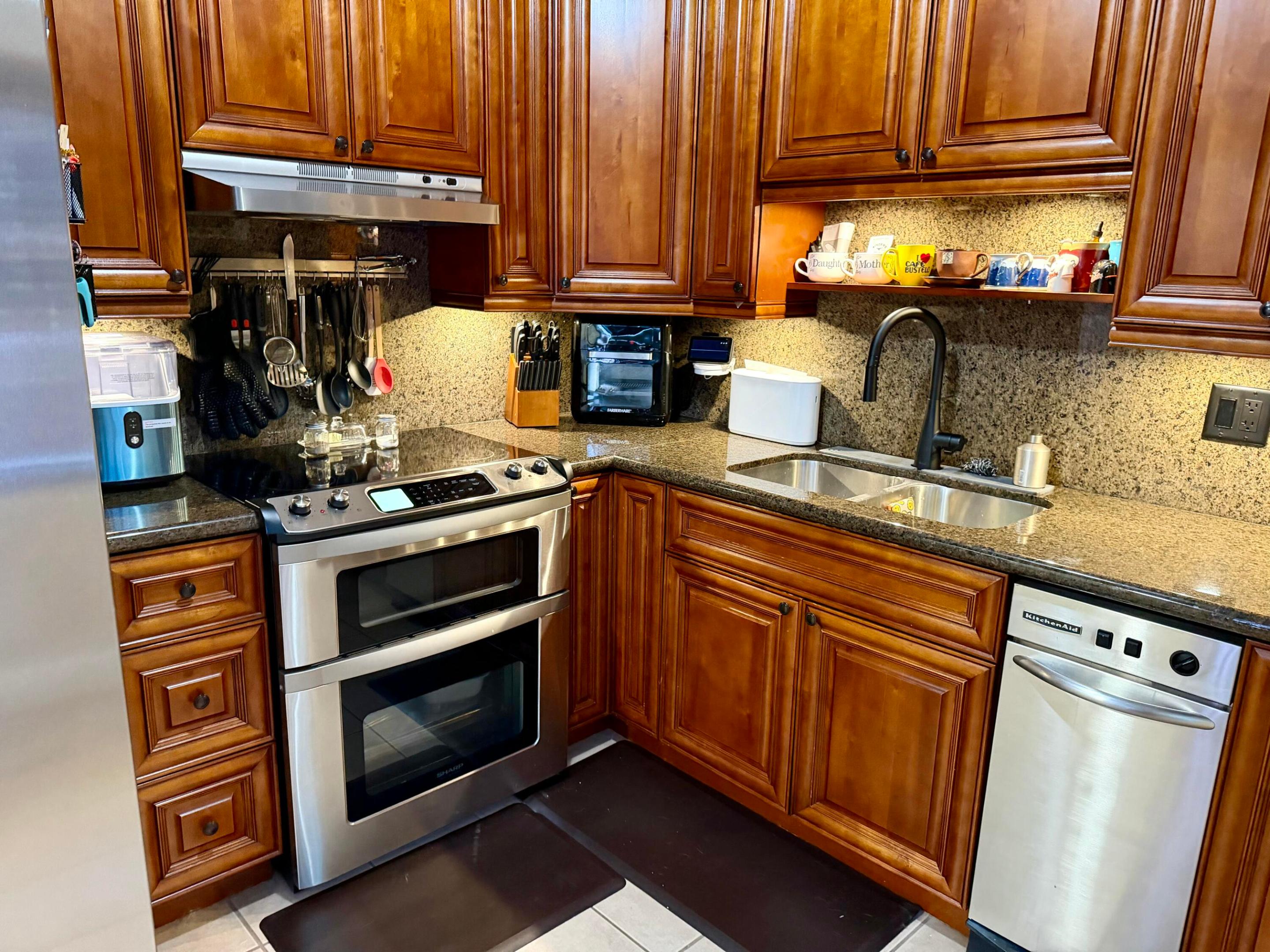 140 S Cypress Road 111 Property Photo 6