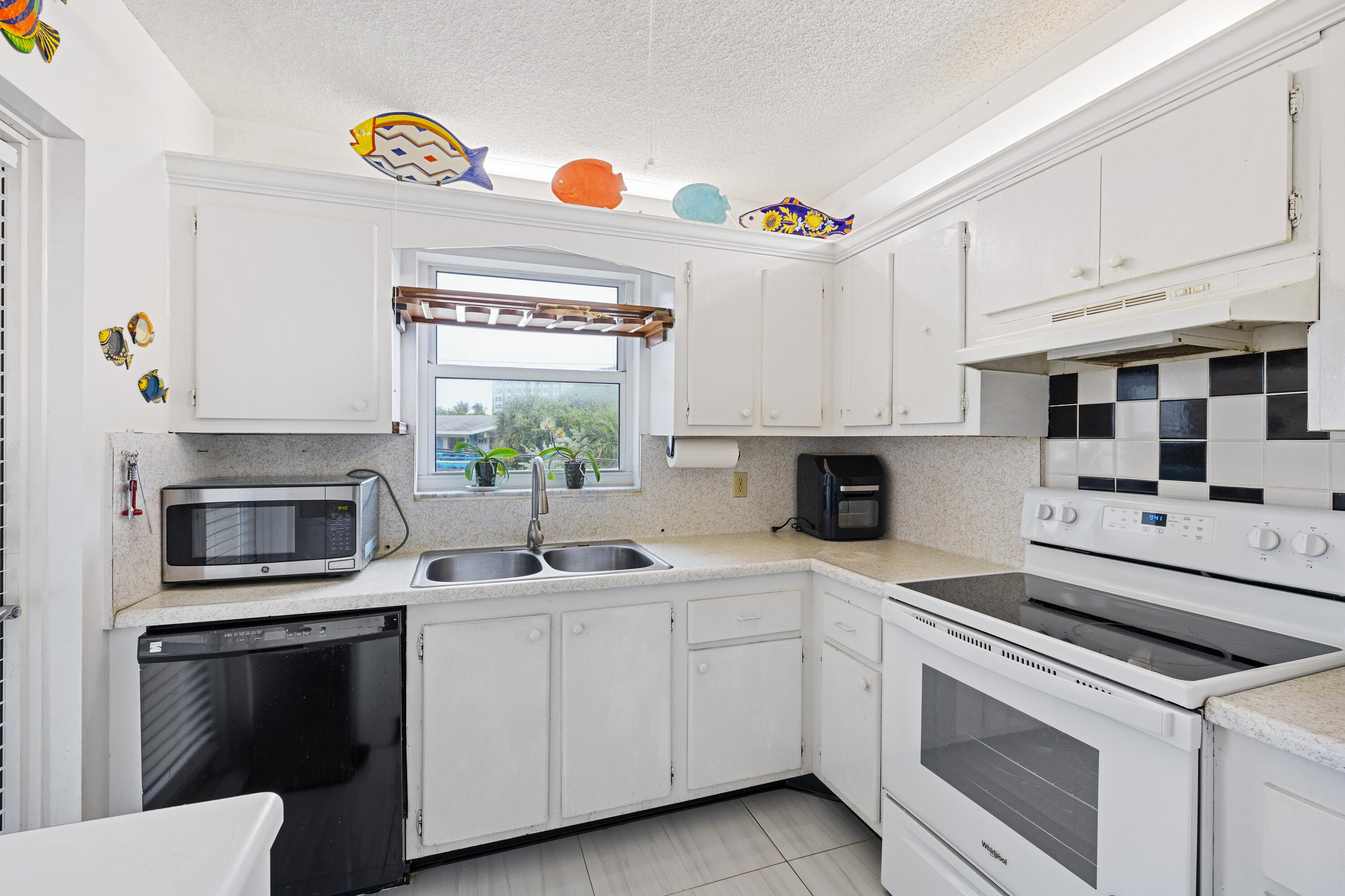 1200 Hibiscus Avenue 201 Property Photo 9