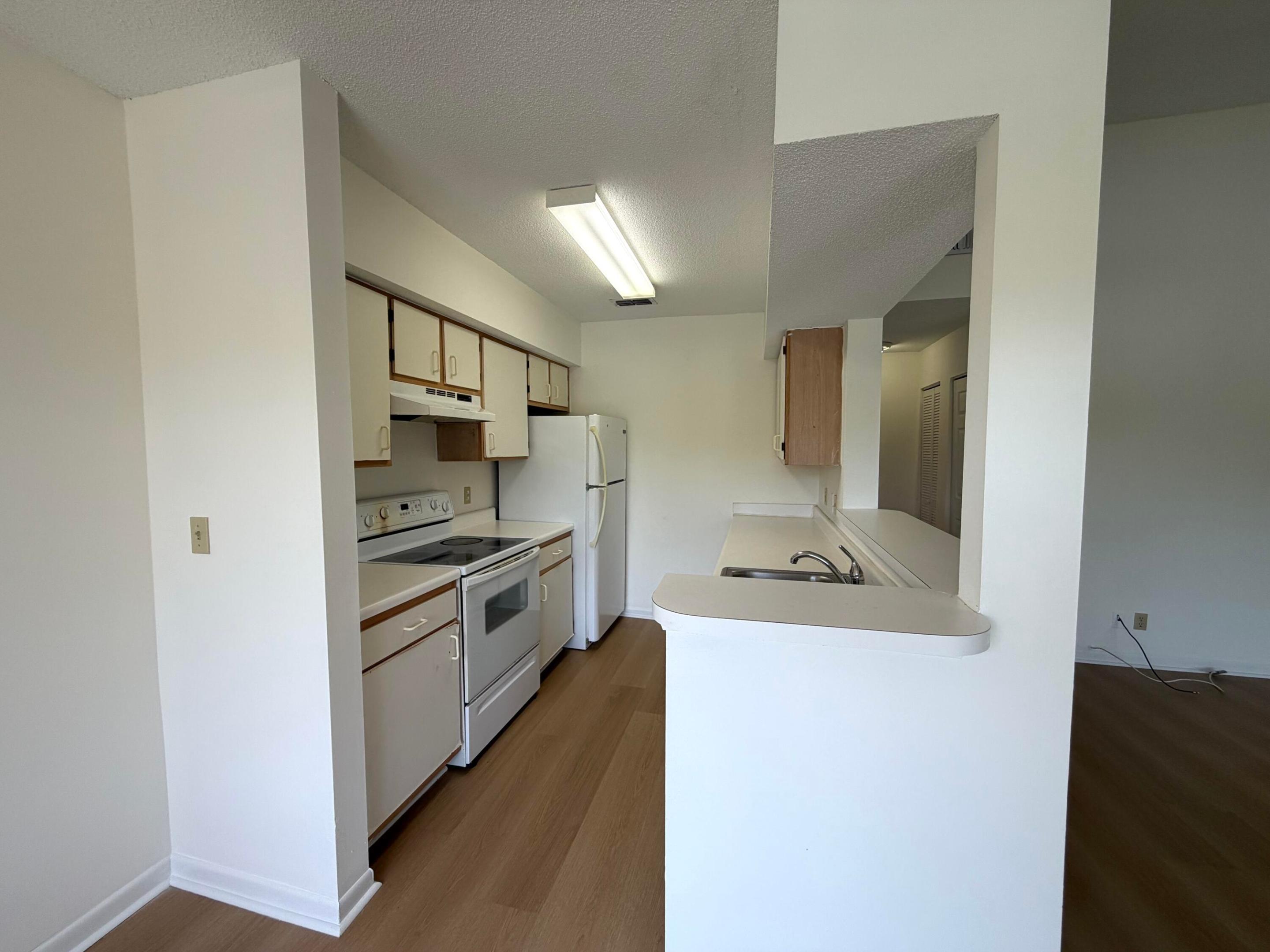 815 W Boynton Beach Boulevard 12-203 Property Photo 6