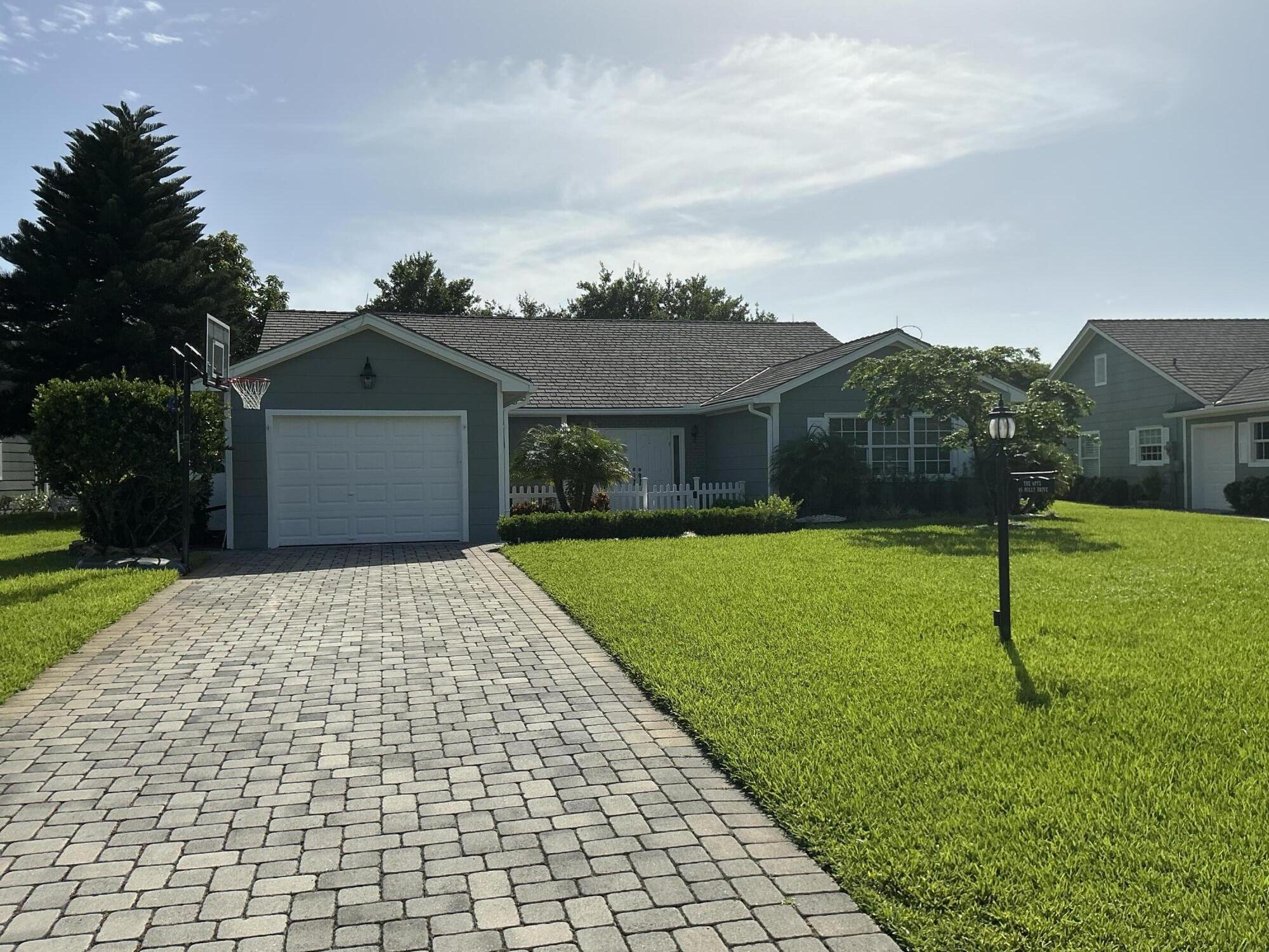 15 Holly Drive Property Photo 1