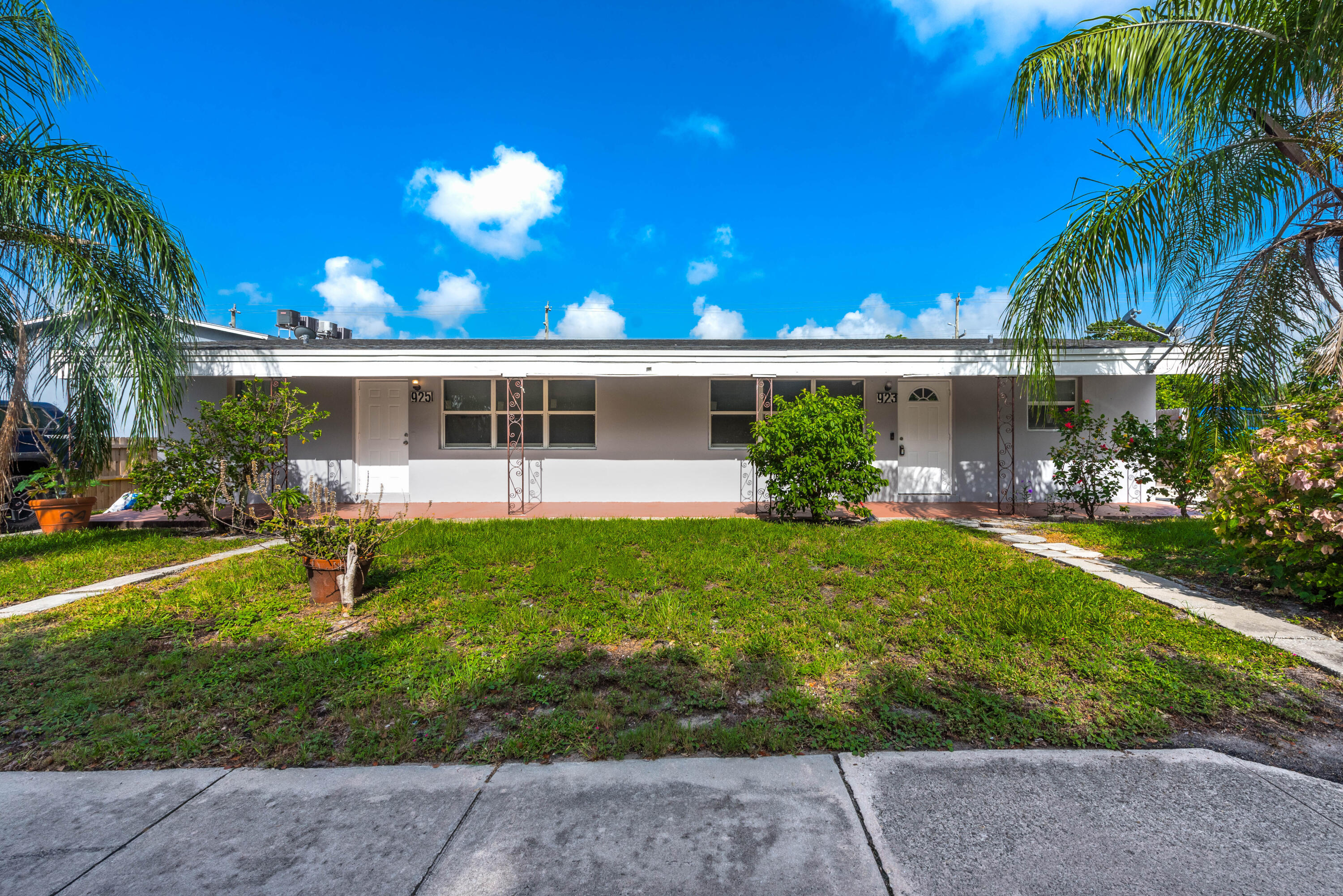 925 S Pine Street Property Photo 1